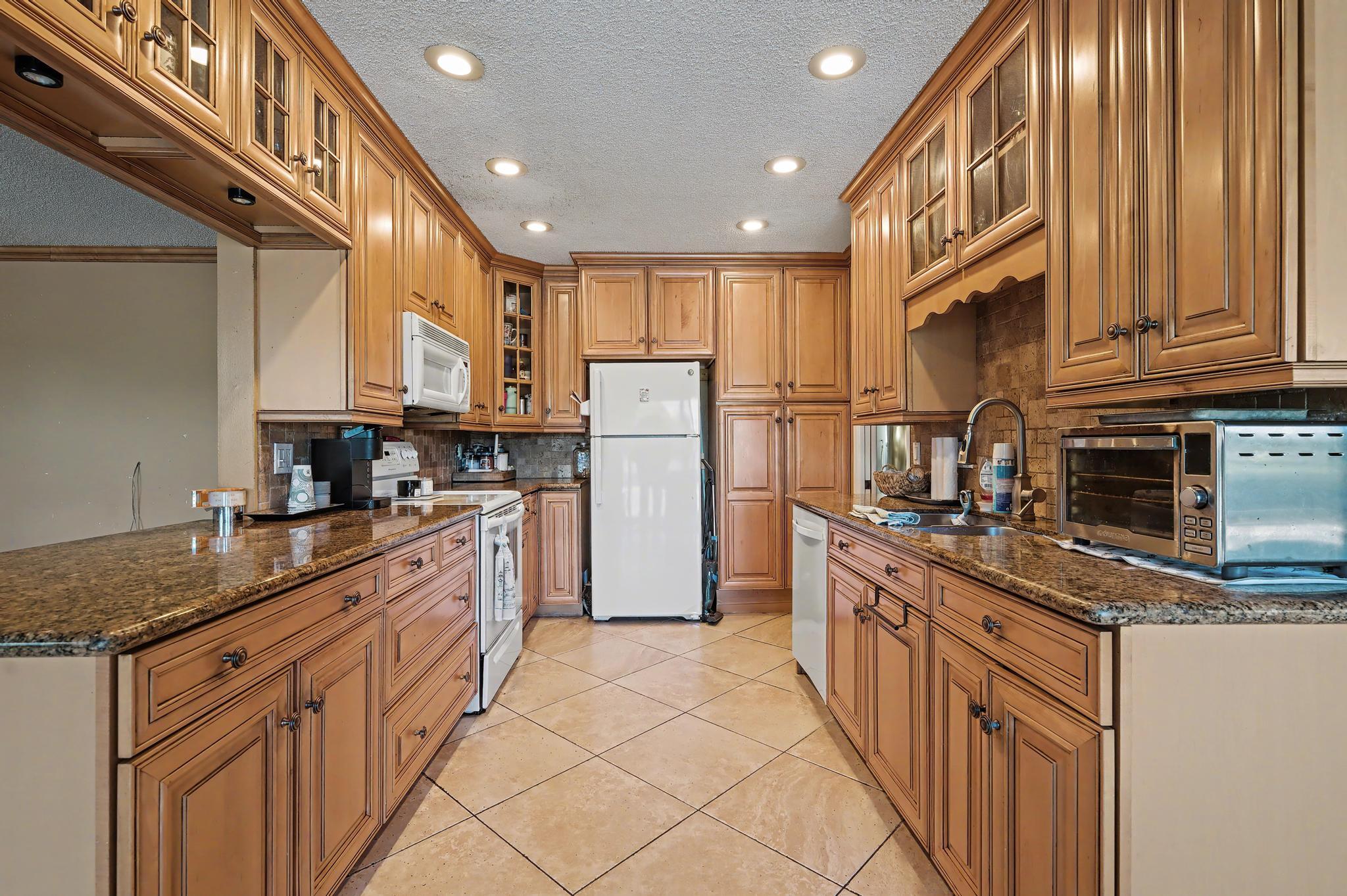 Foto de propiedad en 8231 NW 6th Court, Coral Springs, FL 33071 Coral Springs con MLS# 