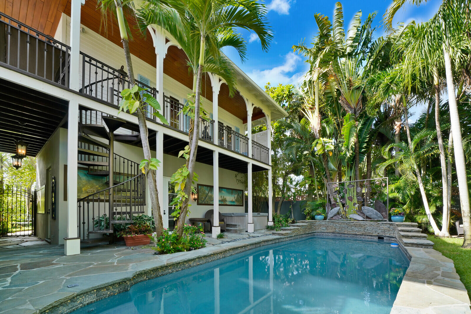 Foto de propiedad en 137 S Oak Street, Lantana, FL 33462 Lantana con MLS# 