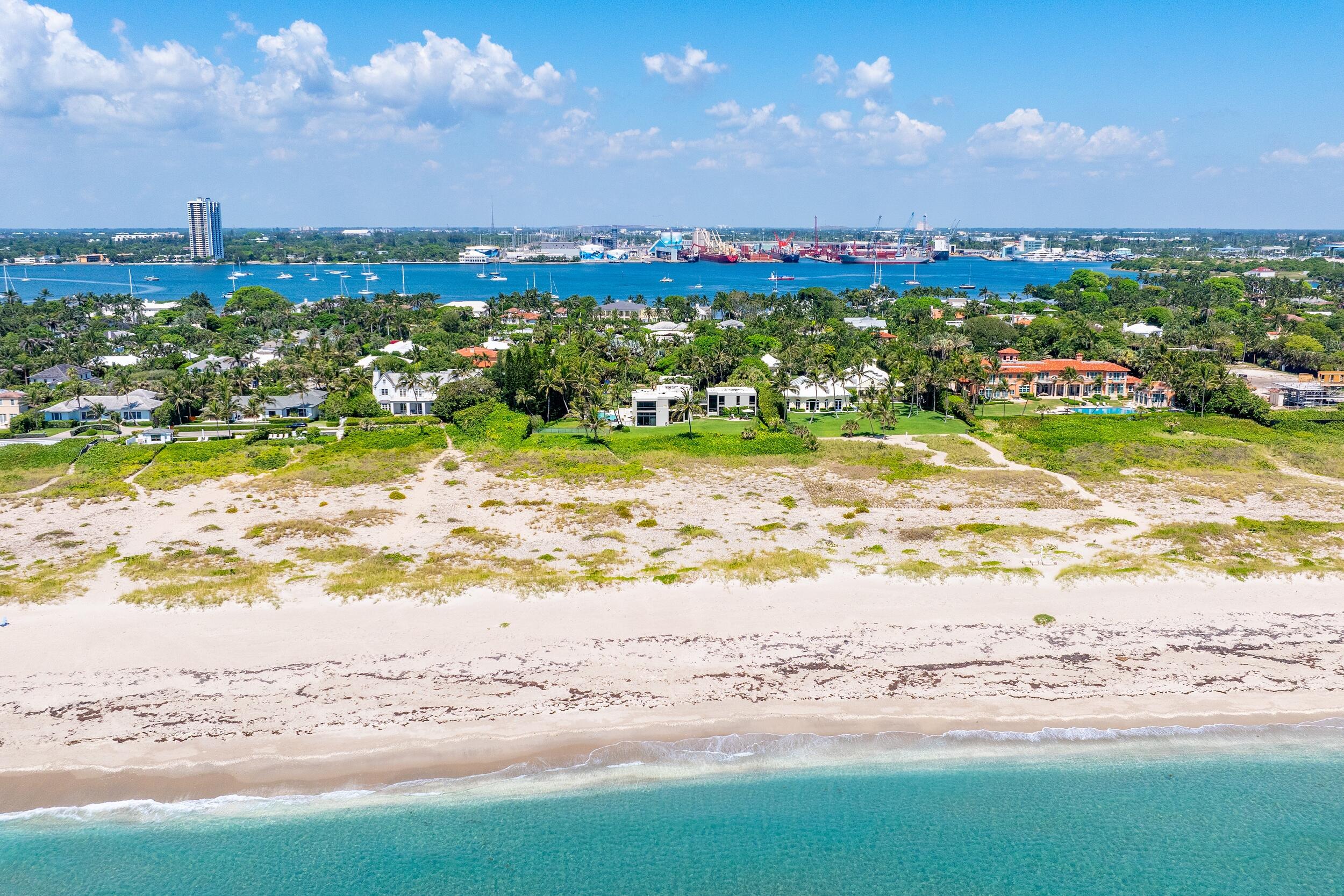 Foto de propiedad en 1446 N Ocean Boulevard, Palm Beach, FL 33480 Palm Beach con MLS# 