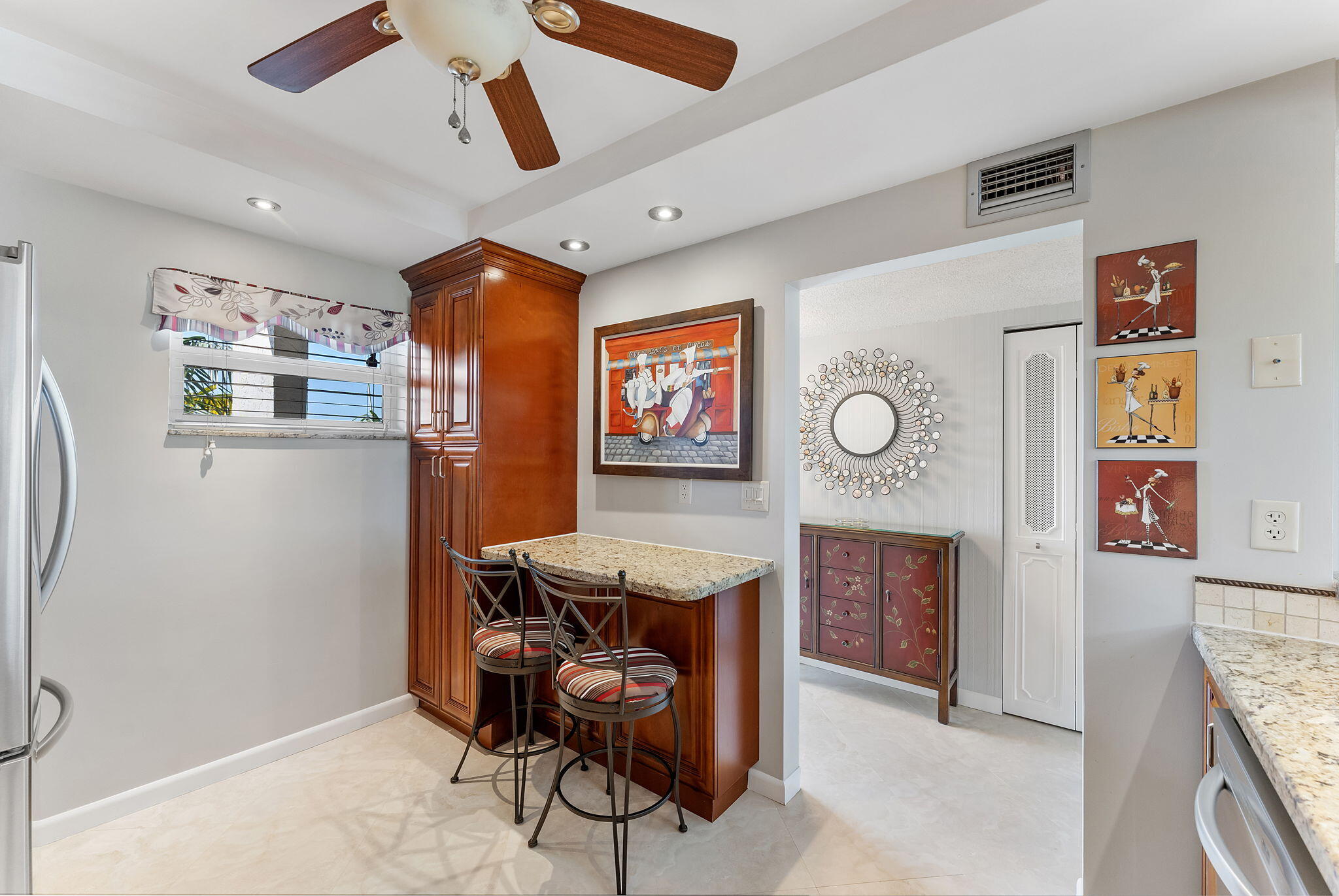 Foto de propiedad en 3930 Inverrary Boulevard 505-d, Lauderhill, FL 33319 Lauderhill con MLS# 
