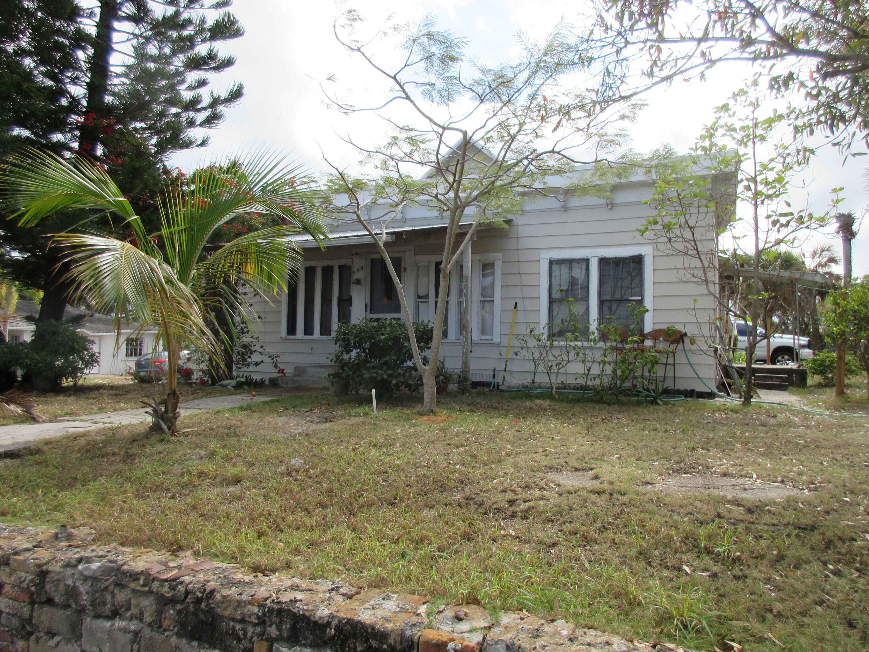 Foto de propiedad en 603 Avenue Avenue E, Fort Pierce, FL 34950 Fort Pierce con MLS# 