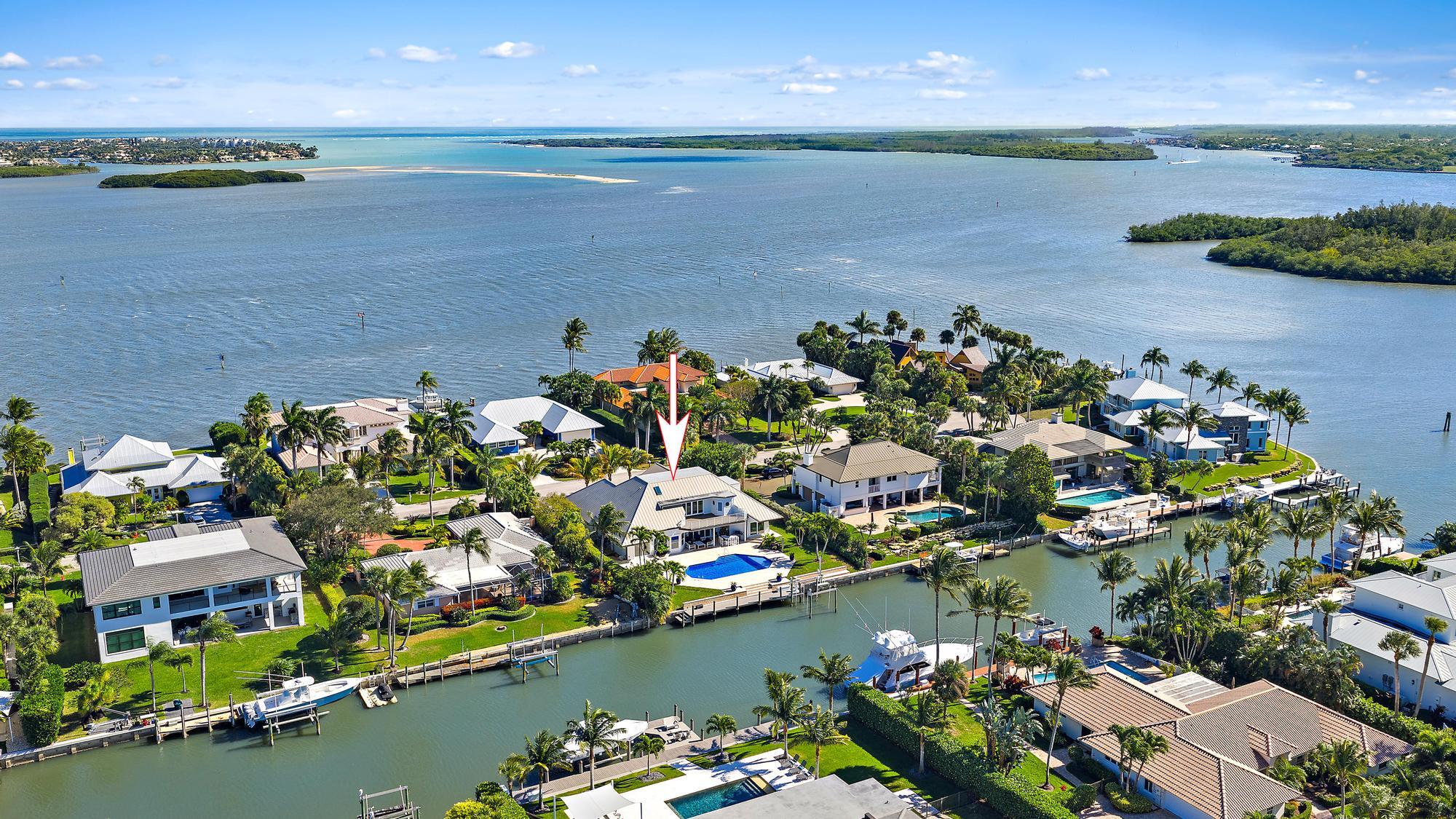 Foto de propiedad en 19 Island Road, Sewalls Point, FL 34996 Sewalls Point con MLS# 