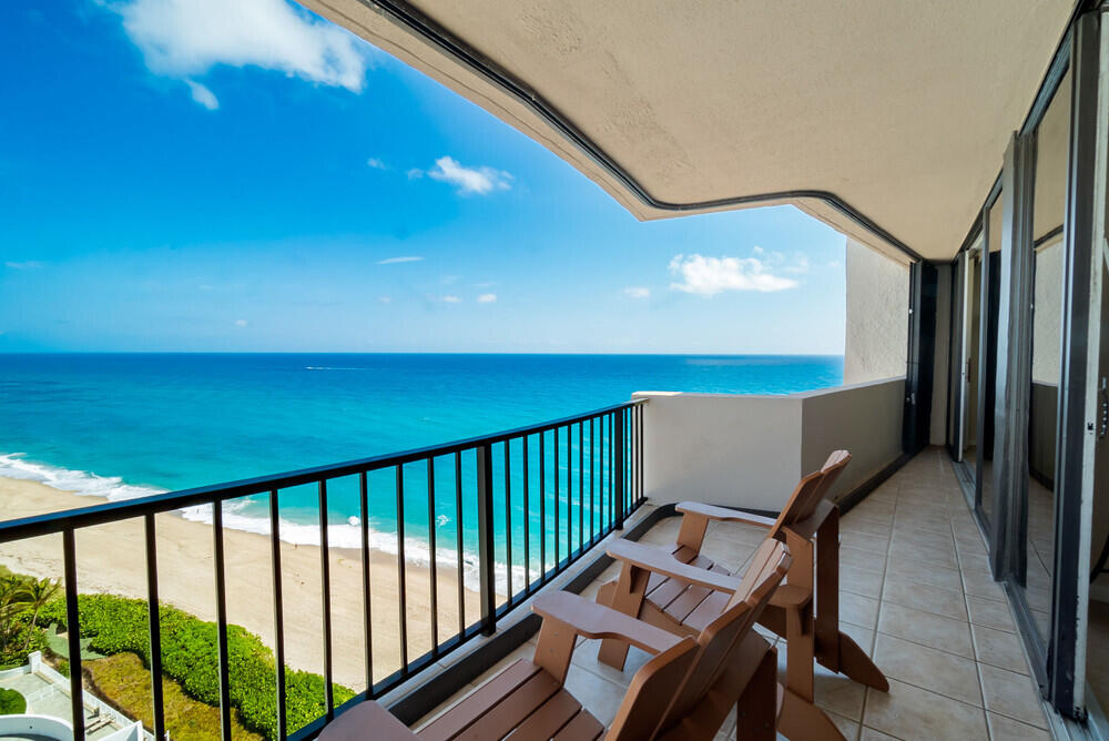 Foto de propiedad en 4200 N Ocean Drive 1-1806, Singer Island, FL 33404 Singer Island con MLS# 