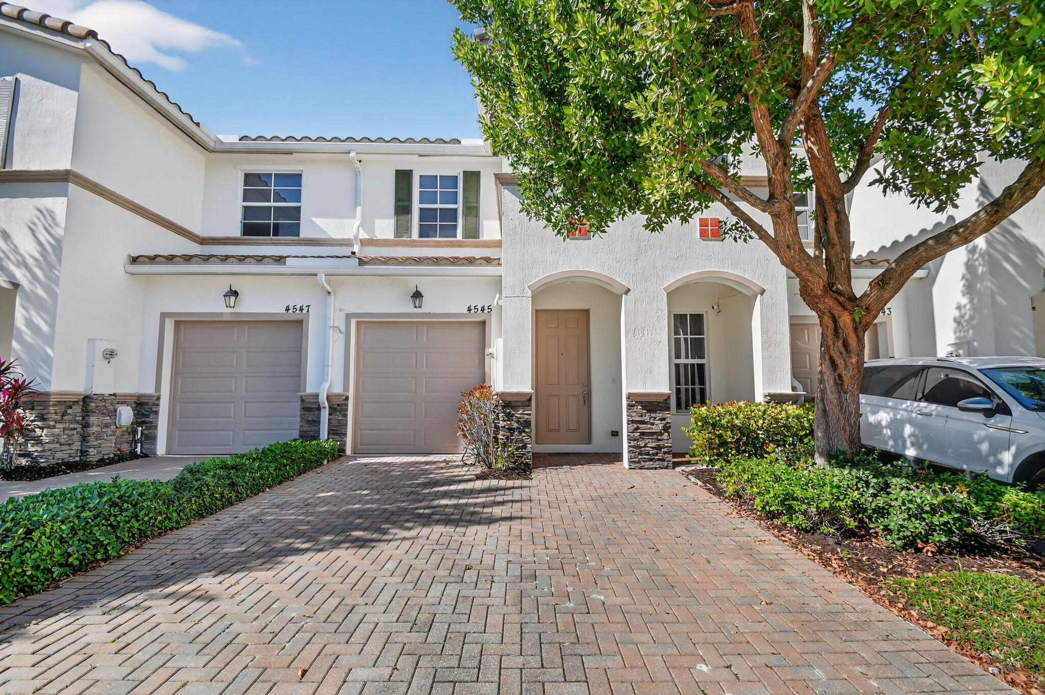 Foto de propiedad en 4545 Tara Cove Way, West Palm Beach, FL 33417 West Palm Beach con MLS# 
