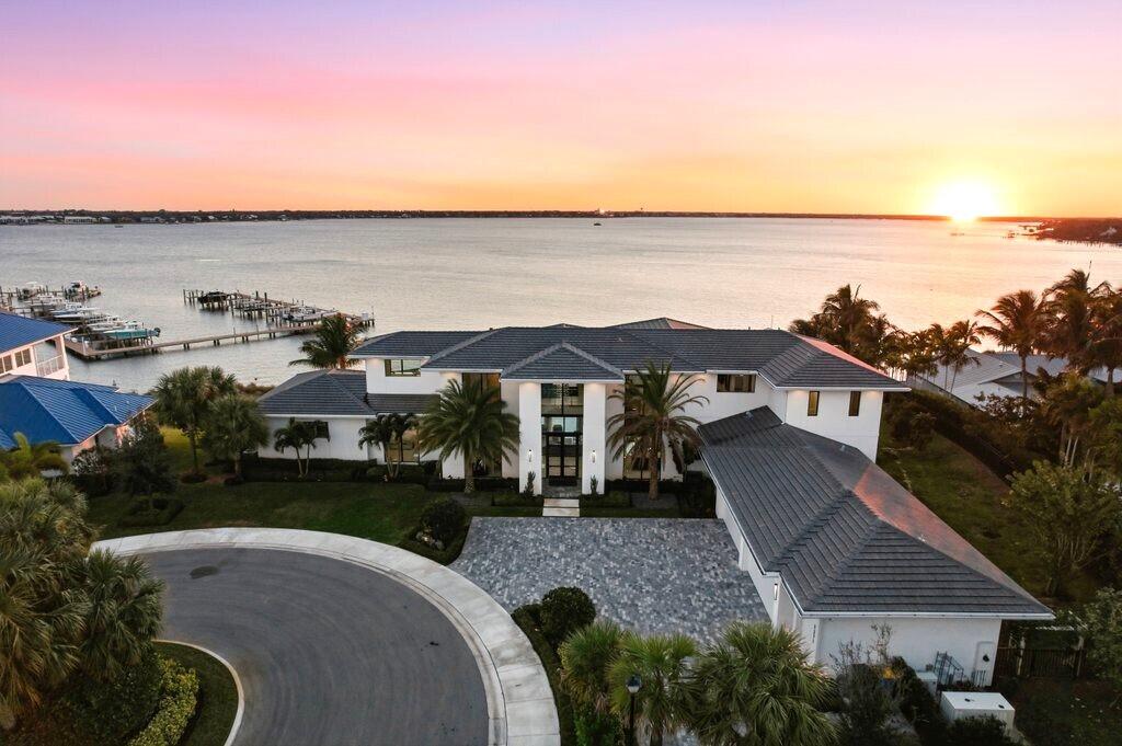 Foto de propiedad en 1271 NE Langford Lane, Jensen Beach, FL 34957 Jensen Beach con MLS# 