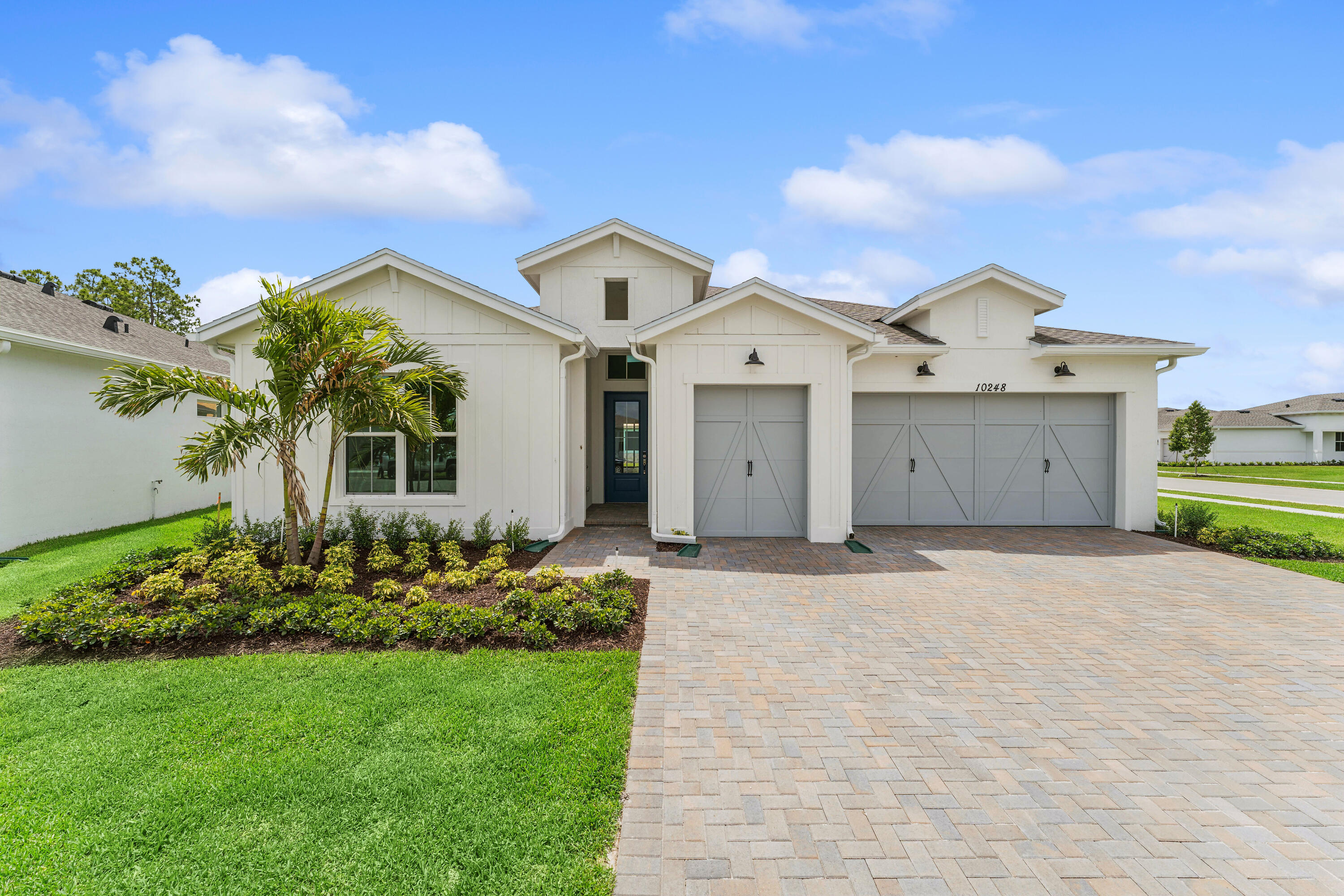 Foto de propiedad en 10248 NW Field Flower Trail NW 166, Port St. Lucie, FL 34987 Port St. Lucie con MLS# 
