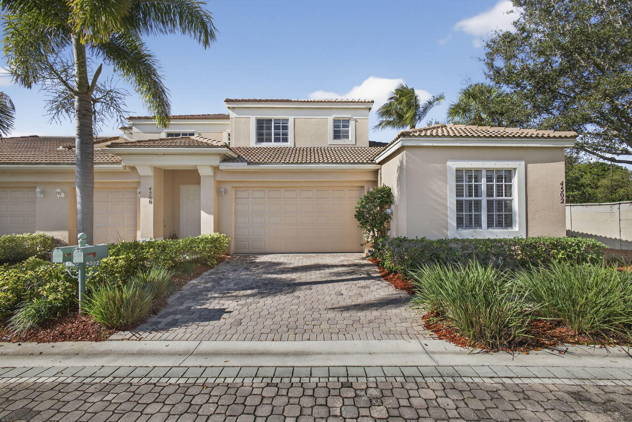 Foto de propiedad en 4502 Hickory Drive, Palm Beach Gardens, FL 33418 Palm Beach Gardens con MLS# 