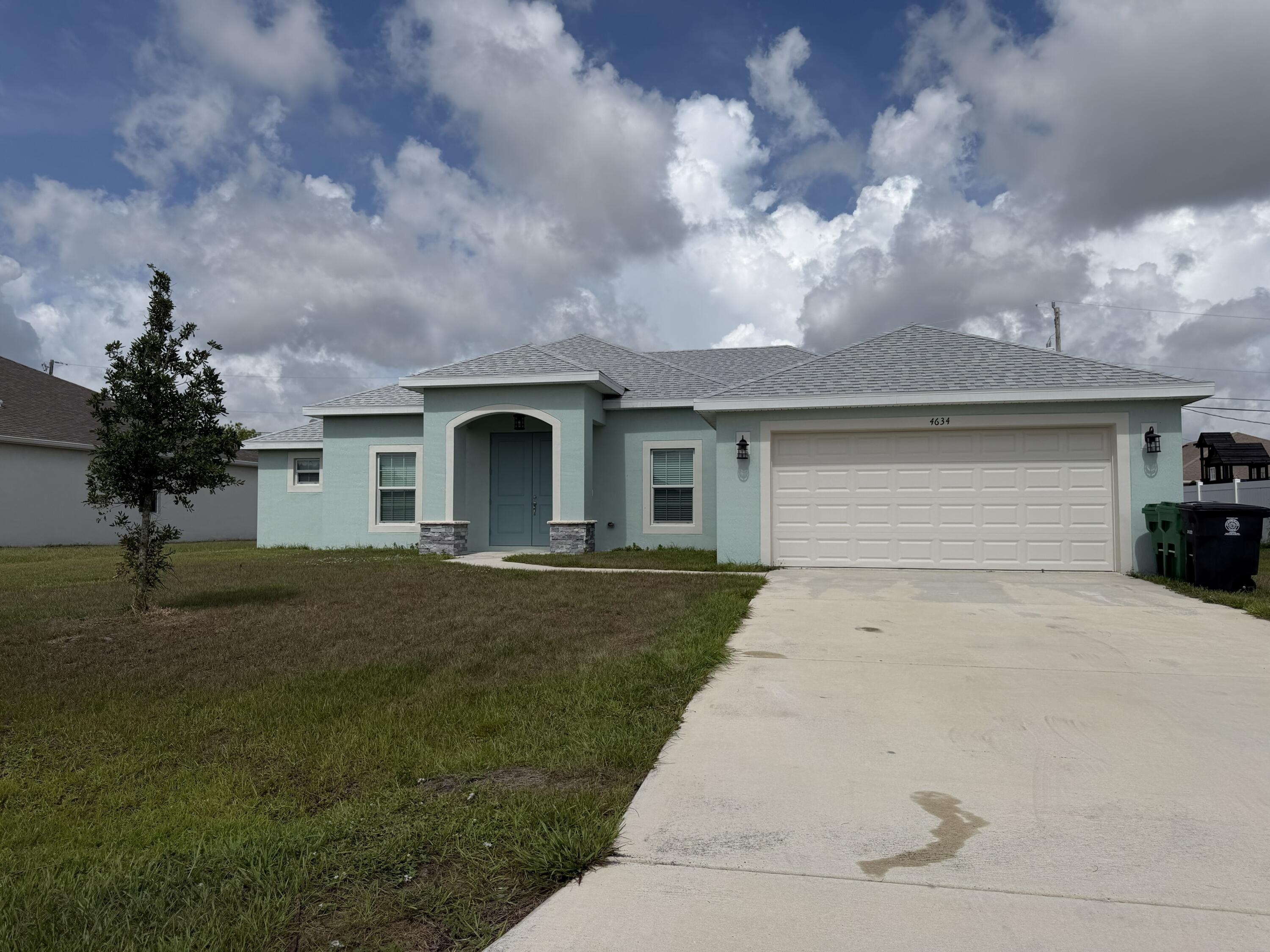 Foto de propiedad en 4634 SW Athena Drive, Port St. Lucie, FL 34953 Port St. Lucie con MLS# 