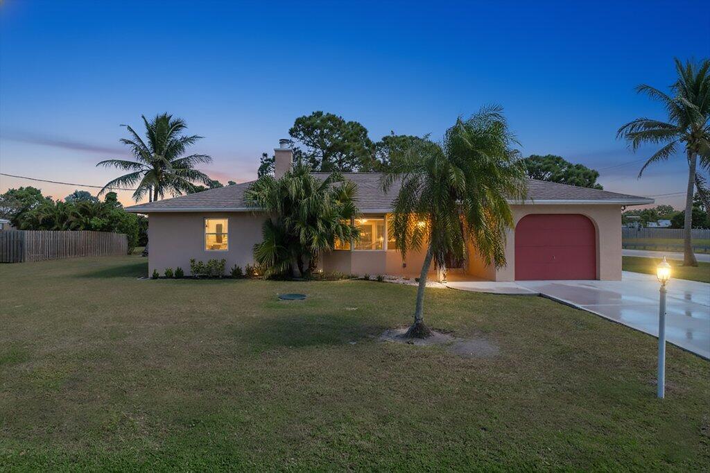 Foto de propiedad en 2097 SE Mantua Street, Port St. Lucie, FL 34952 Port St. Lucie con MLS# 