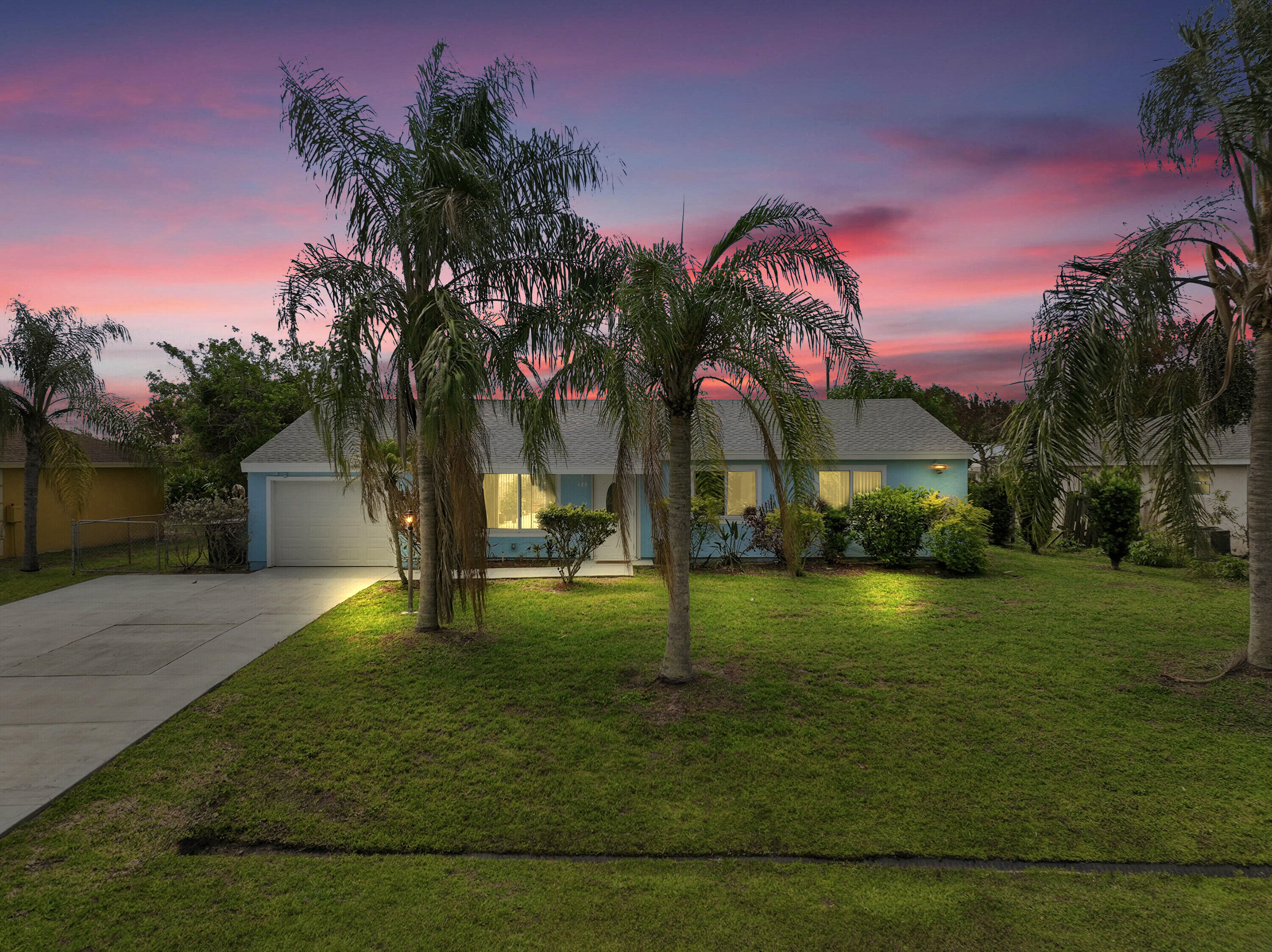 Foto de propiedad en 420 SE Streamlet Avenue, Port St. Lucie, FL 34983 Port St. Lucie con MLS# 