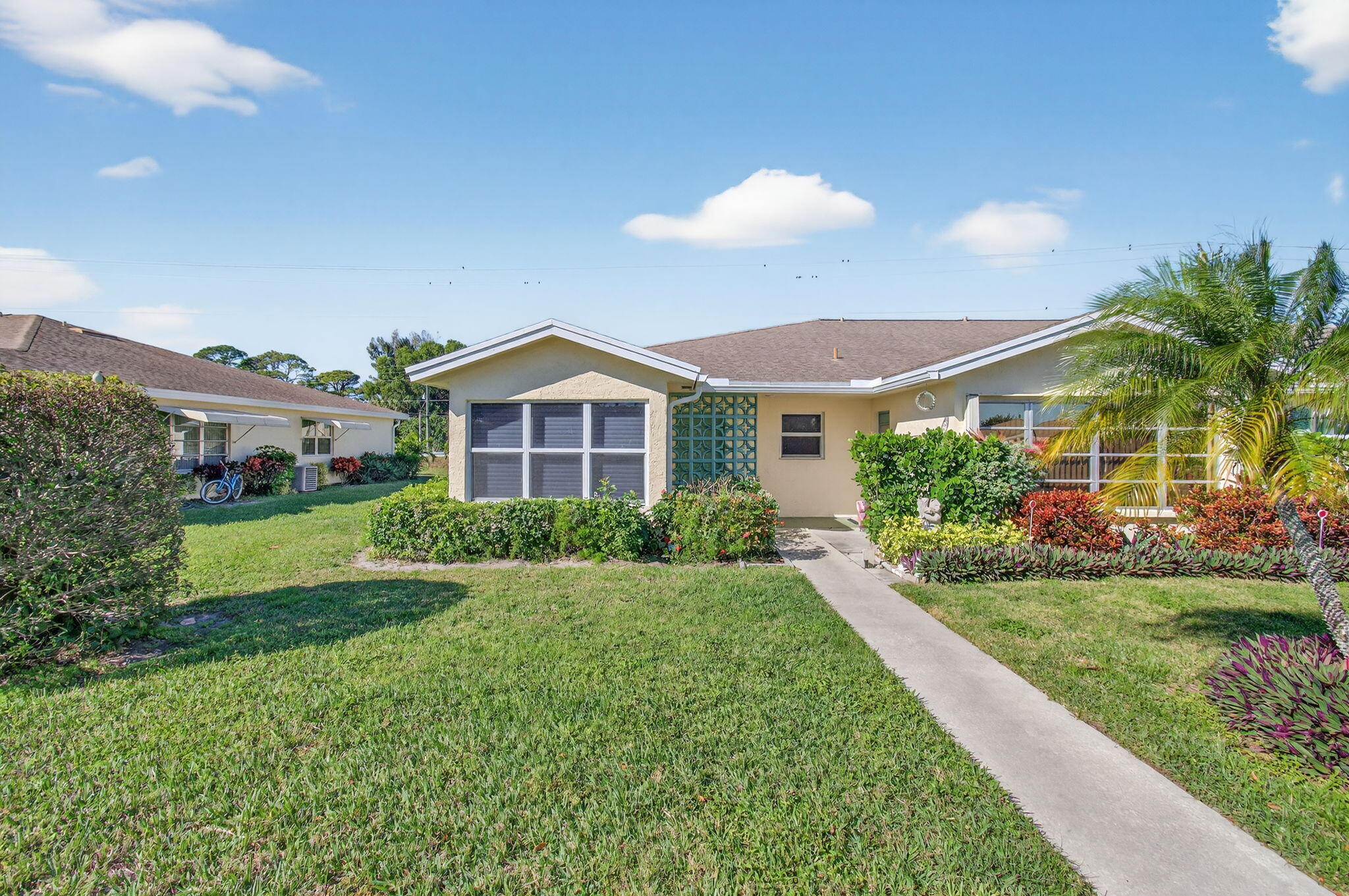 Foto de propiedad en 5392 Lakefront Boulevard A, Delray Beach, FL 33484 Delray Beach con MLS# 