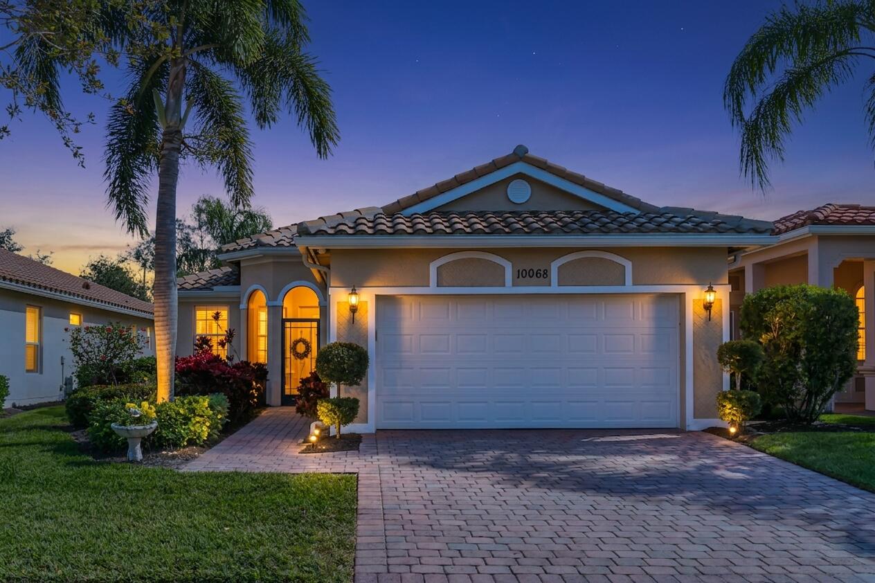 Foto de propiedad en 10068 SW Oak Tree Circle, Port St. Lucie, FL 34987 Port St. Lucie con MLS# 