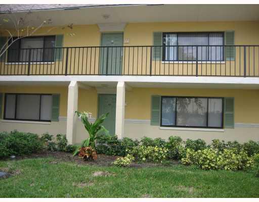 Foto de propiedad en 709 Meadows Circle, Boynton Beach, FL 33436 Boynton Beach con MLS# 