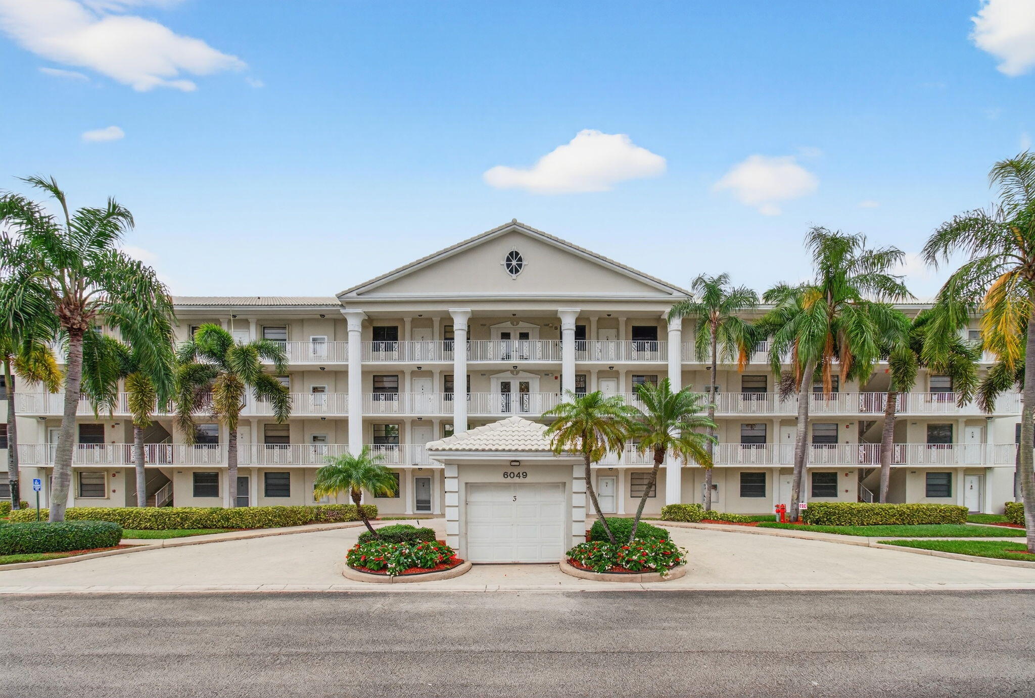 Foto de propiedad en 6049 Balboa Circle 205, Boca Raton, FL 33433 Boca Raton con MLS# 
