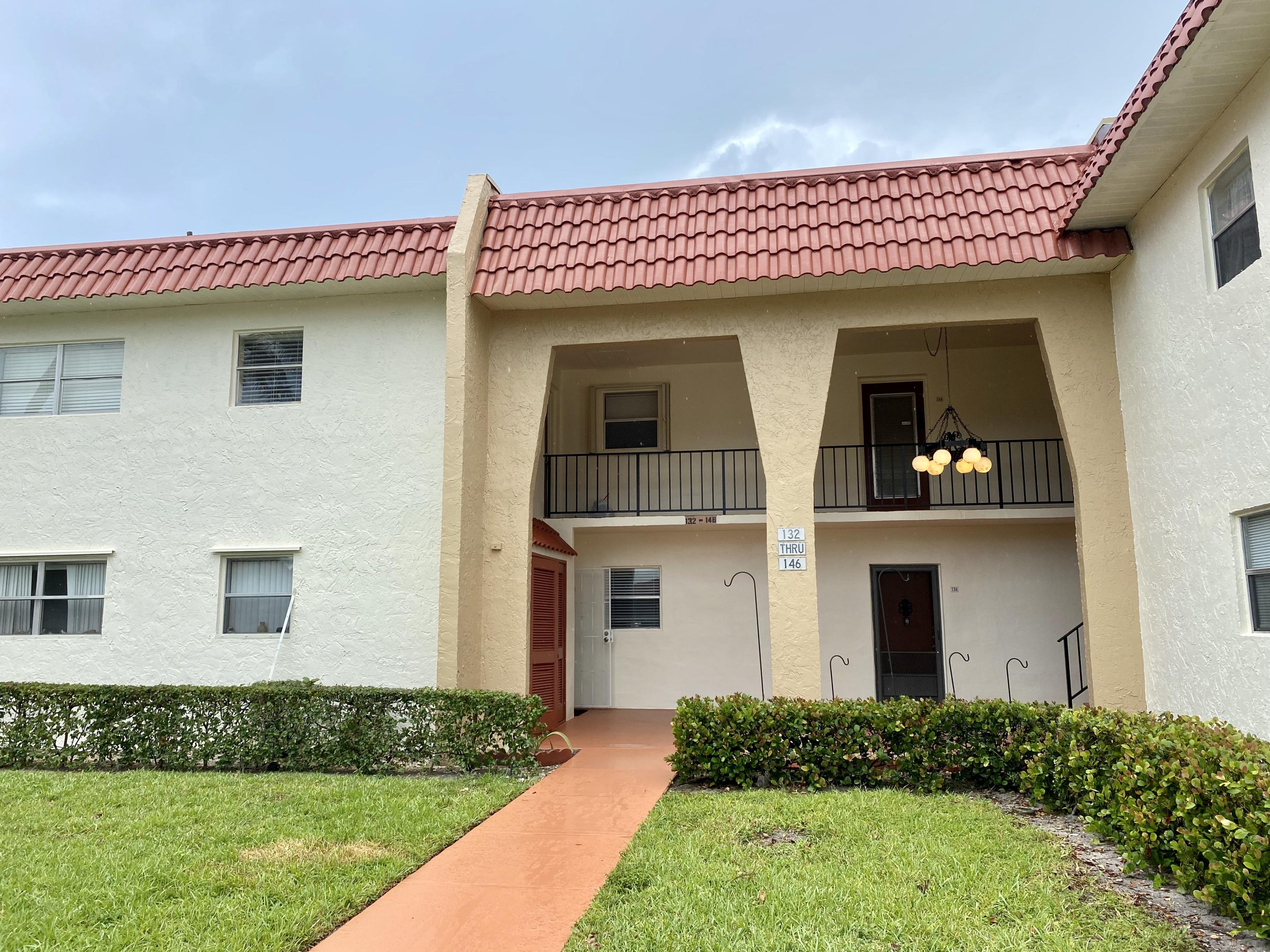 Foto de propiedad en 138 Lake Frances Drive, West Palm Beach, FL 33411 West Palm Beach con MLS# 