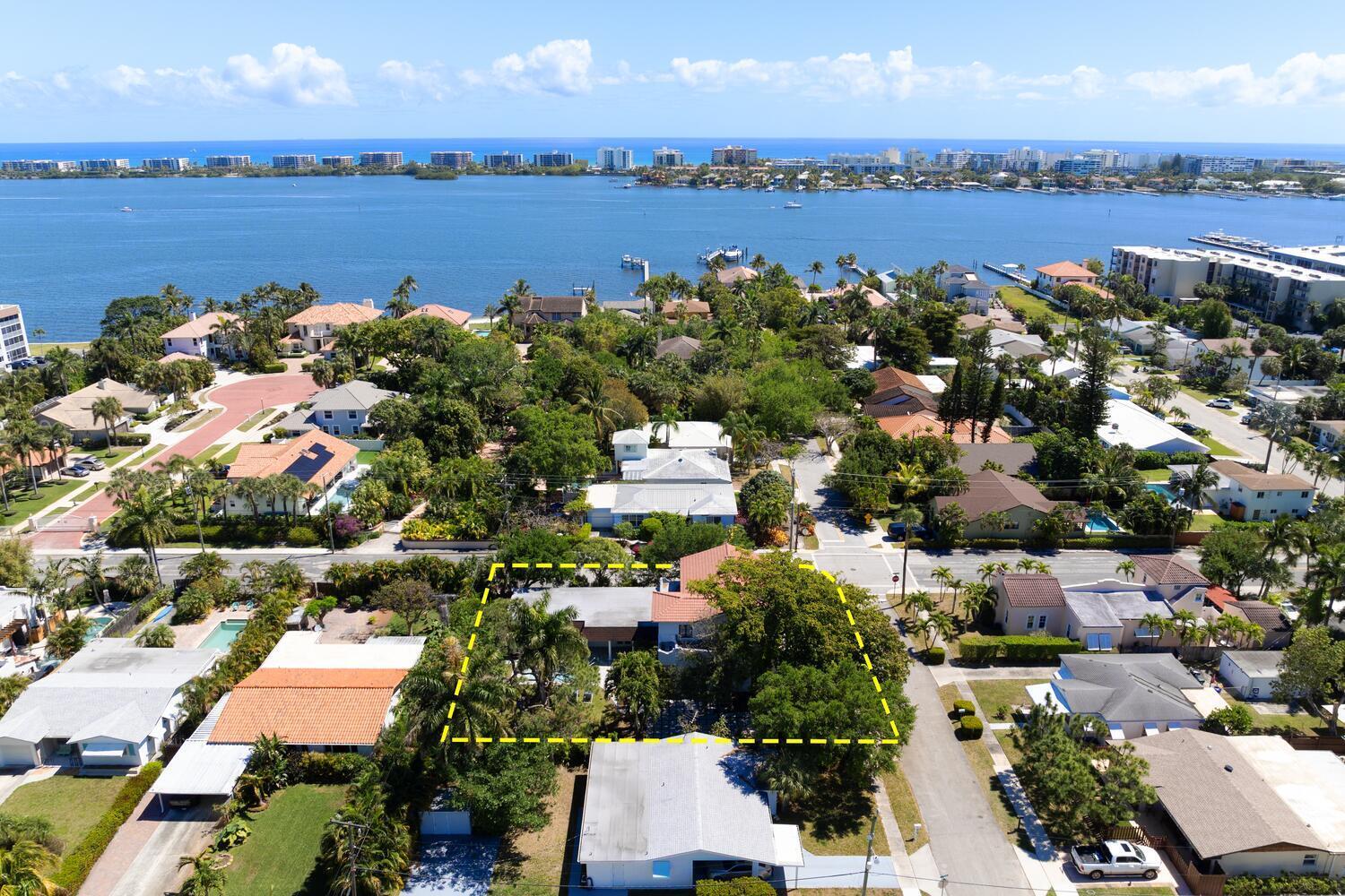 Foto de propiedad en 1629 S Lakeside Drive, Lake Worth Beach, FL 33460 Lake Worth Beach con MLS# 