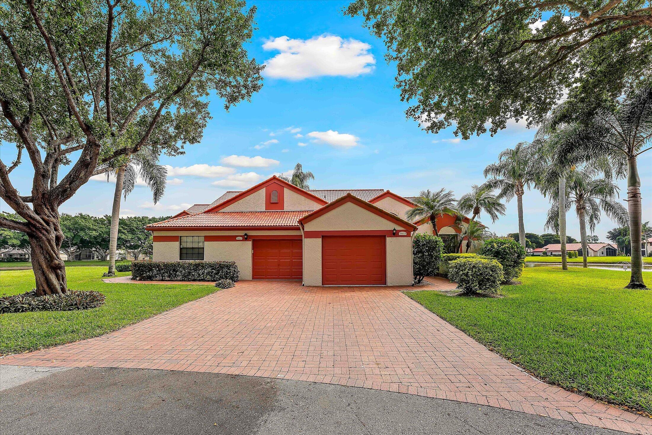 Foto de propiedad en 7841 Lexington Club Boulevard B, Delray Beach, FL 33446 Delray Beach con MLS# 