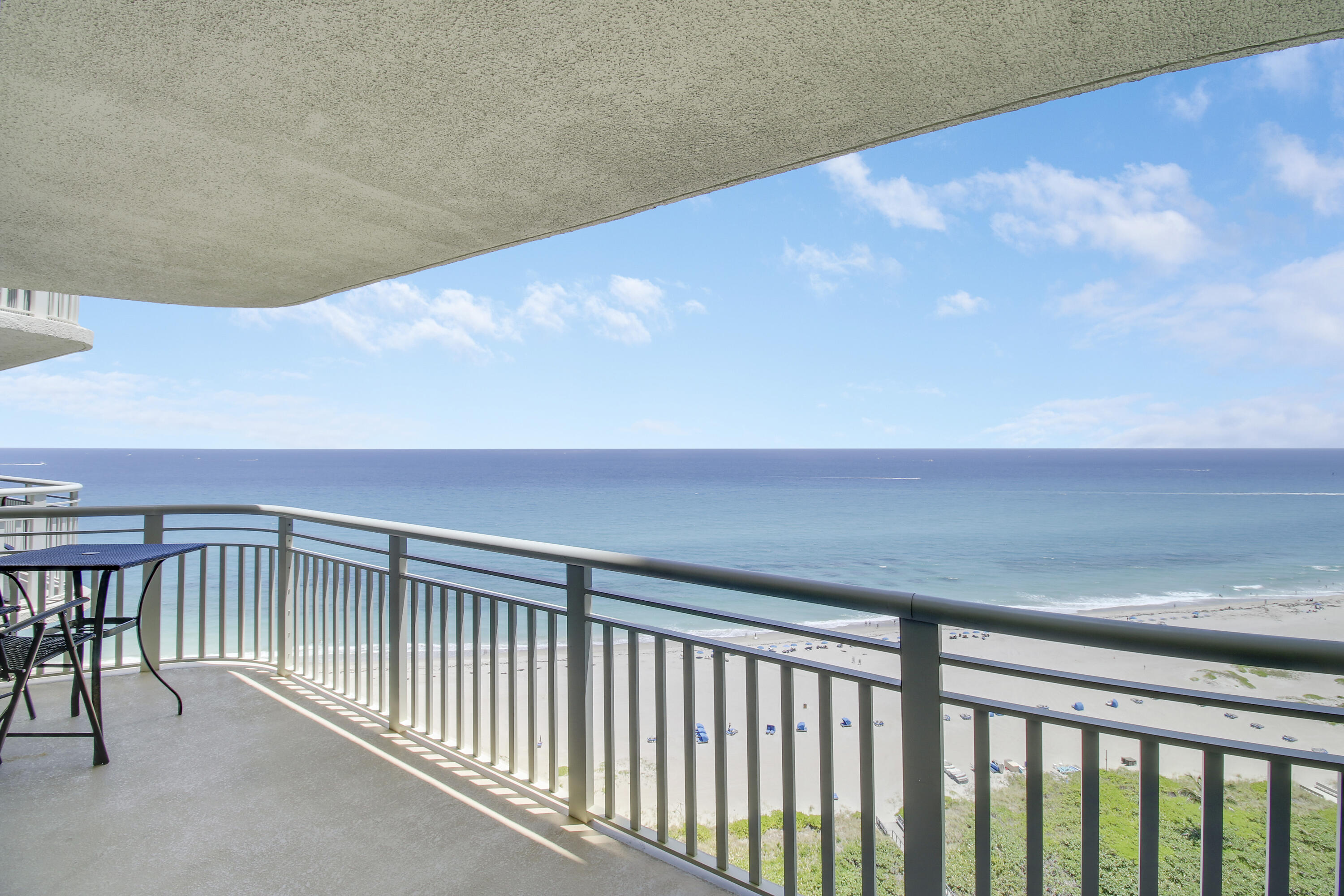 Foto de propiedad en 3000 N Ocean Drive N 23d, Singer Island, FL 33404 Singer Island con MLS# 