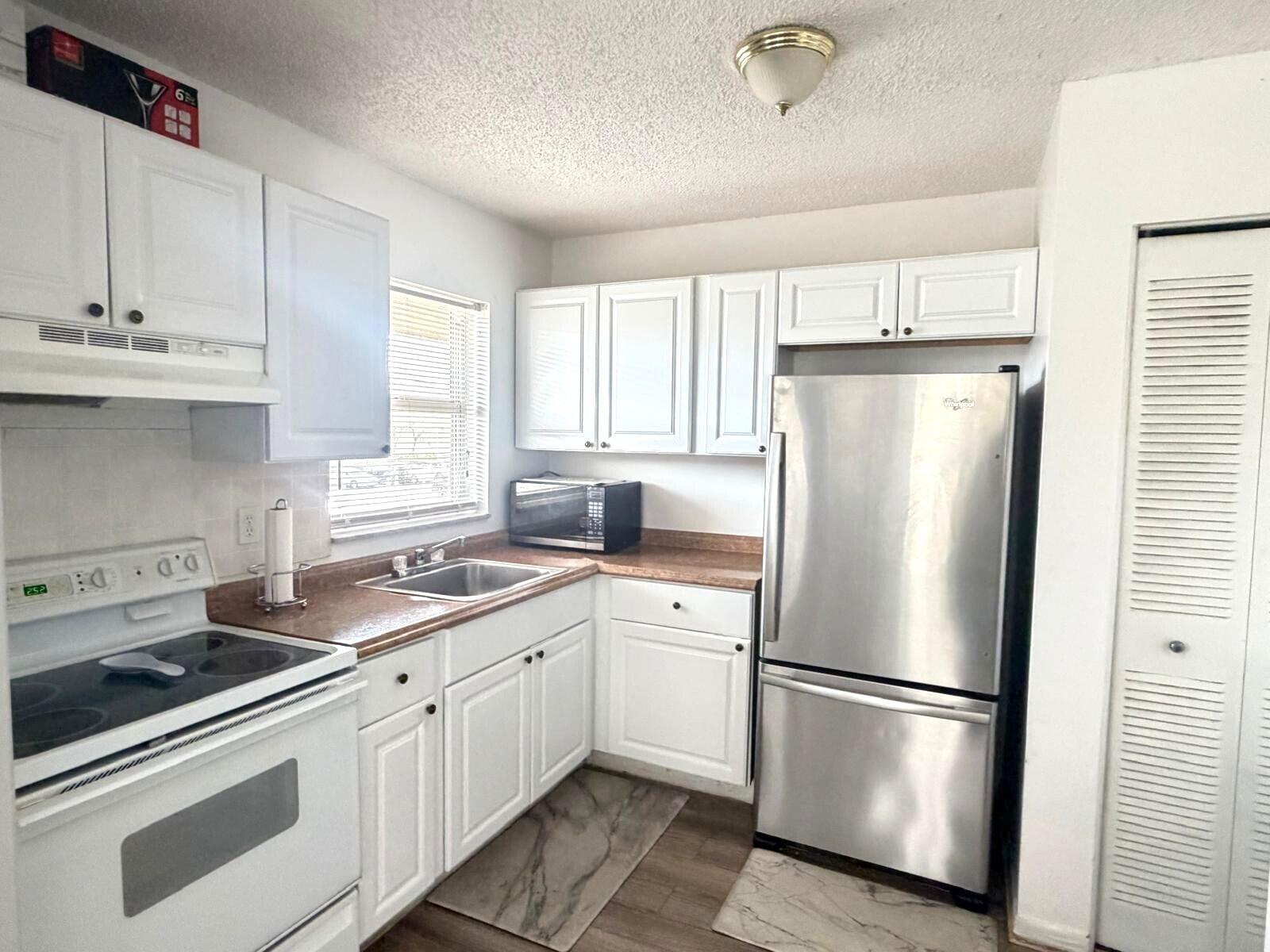 Alquilada 406 Lakeside Drive 208, Margate, FL 33063, Margate, FL 33063