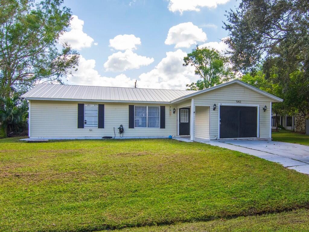 Foto de propiedad en 542 SE Faith Terrace, Port St. Lucie, FL 34983 Port St. Lucie con MLS# 