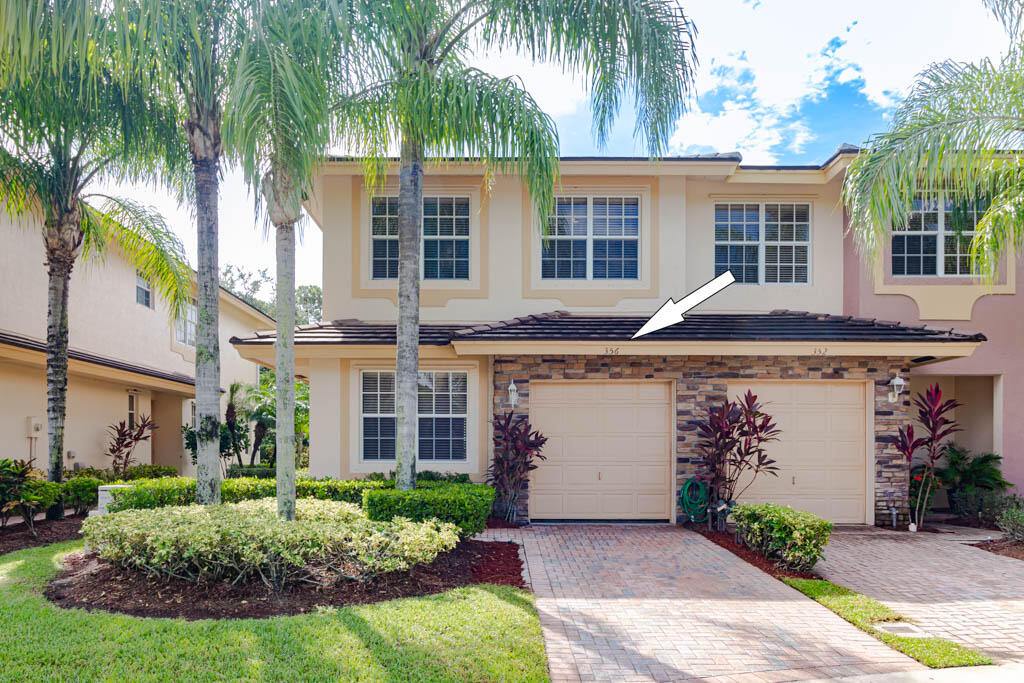 Foto de propiedad en 356 SE Bloxham Way, Stuart, FL 34997 Stuart con MLS# 