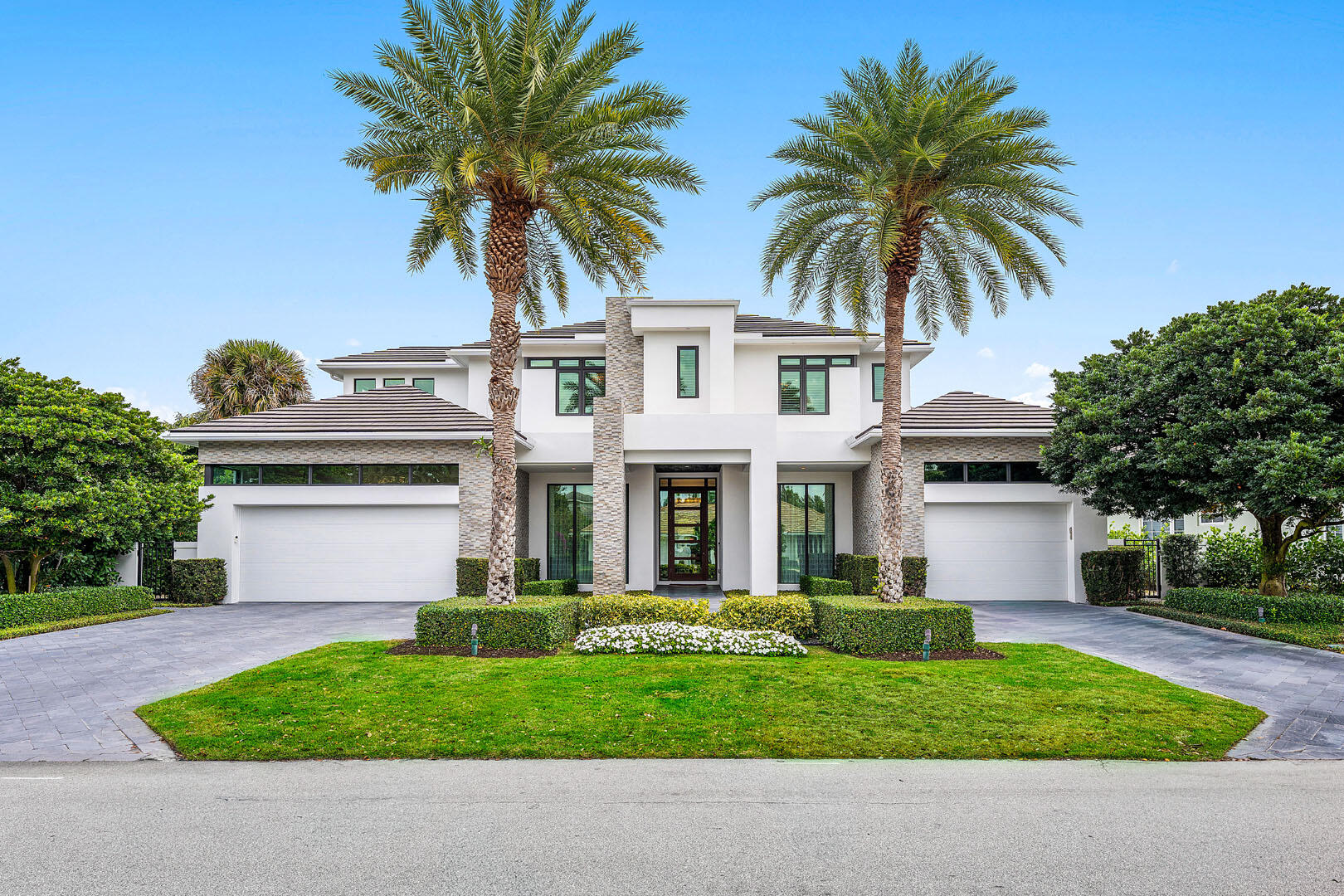 Foto de propiedad en 2424 Queen Palm Road, Boca Raton, FL 33432 Boca Raton con MLS# 
