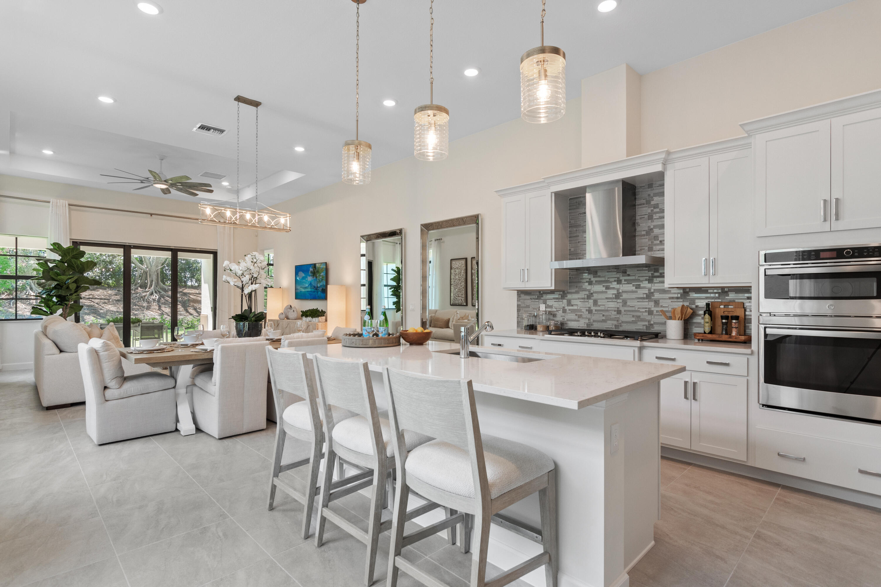 Foto de propiedad en 560 SE Fascino Circle, Port St. Lucie, FL 34984 Port St. Lucie con MLS# 
