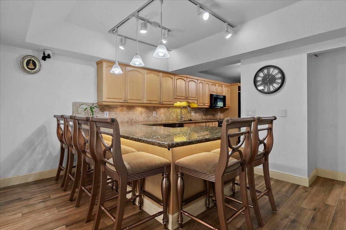 Foto de propiedad en 605 Maplewood Drive, Greenacres, FL 33415 Greenacres con MLS# 