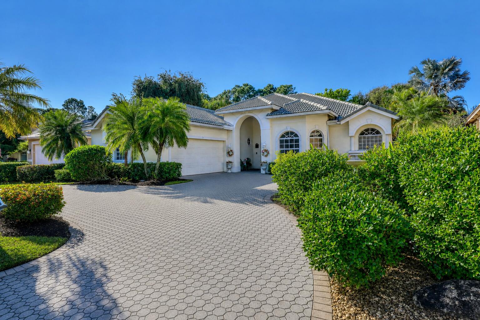 Foto de propiedad en 9029 One Putt Place, Port St. Lucie, FL 34986 Port St. Lucie con MLS# 