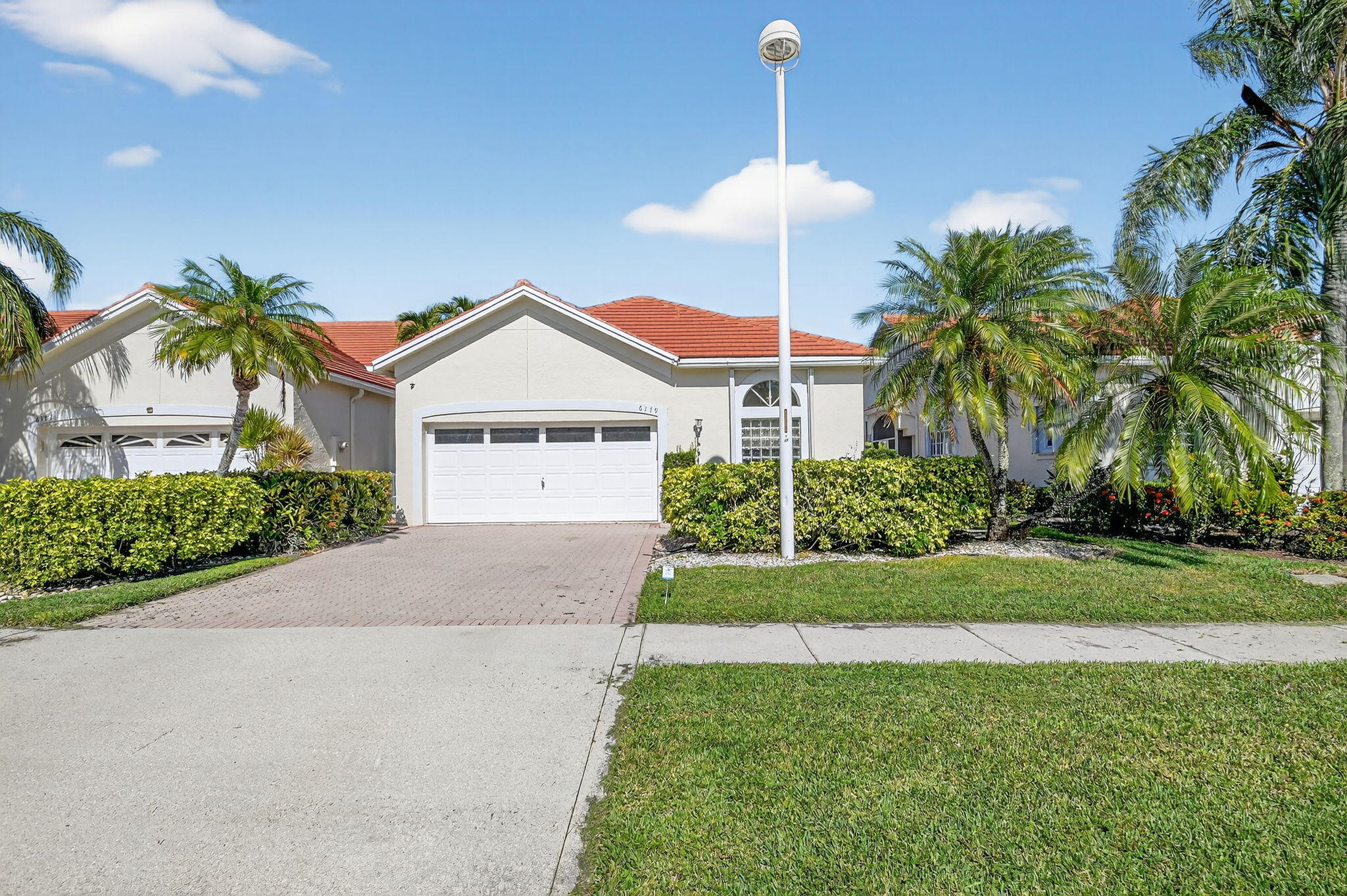 Foto de propiedad en 6179 Bear Creek Court, Lake Worth, FL 33467 Lake Worth con MLS# 