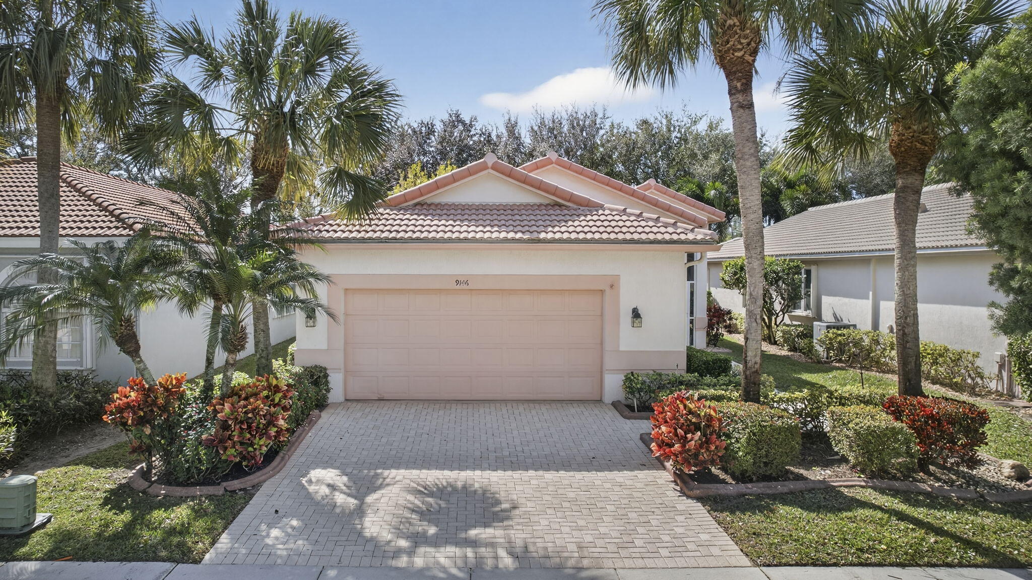 Foto de propiedad en 9146 Bay Point Circle, West Palm Beach, FL 33411 West Palm Beach con MLS# 