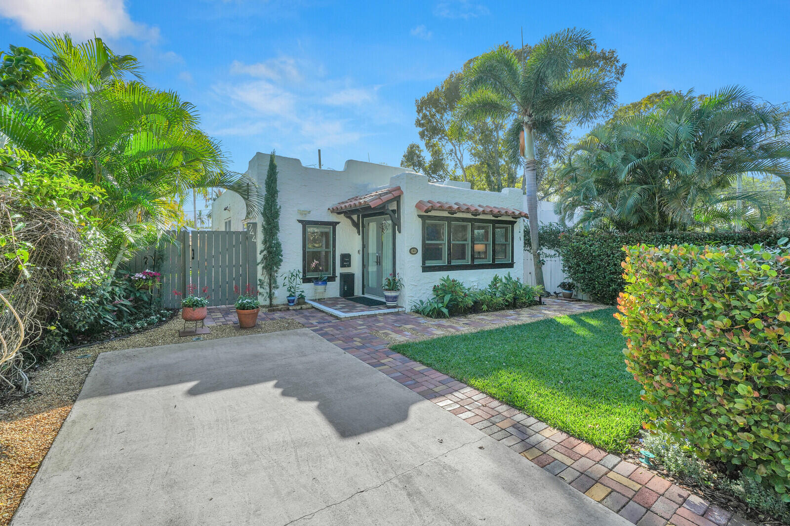 Foto de propiedad en 744 Penn Street, West Palm Beach, FL 33401 West Palm Beach con MLS# 