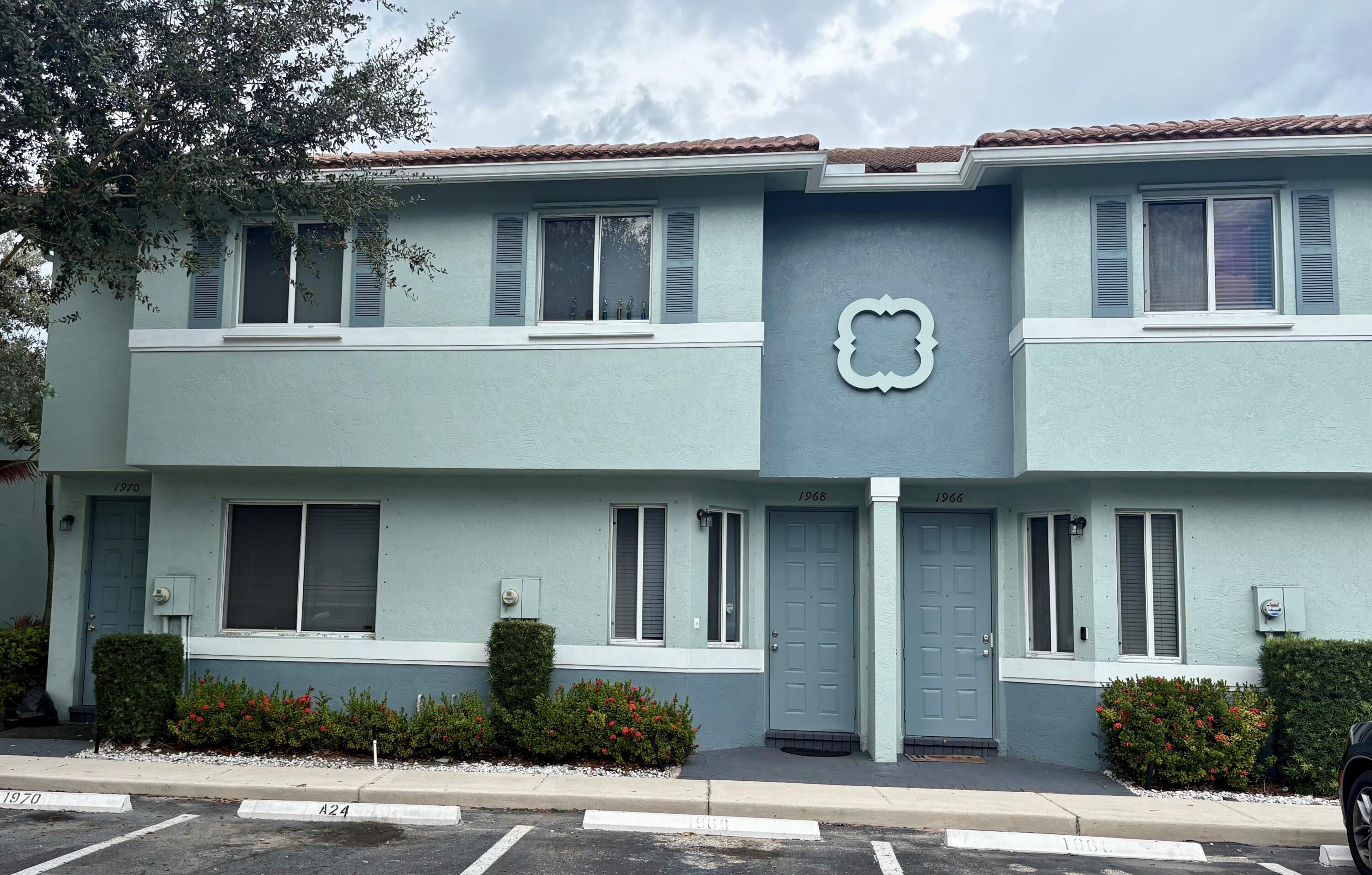 Foto de propiedad en 1966 Alamanda Way, Riviera Beach, FL 33404 Riviera Beach con MLS# 