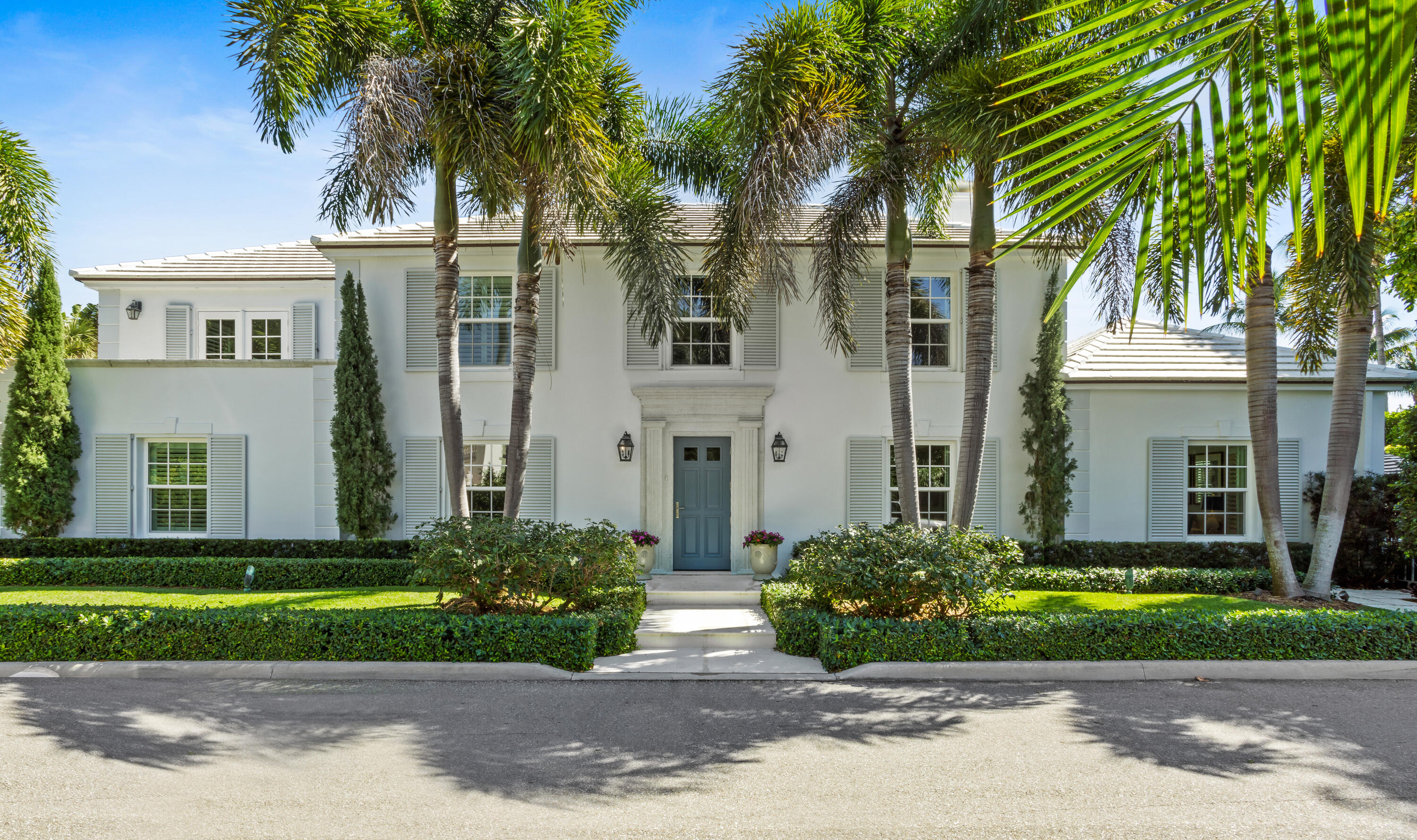 Foto de propiedad en 327 Arabian Road, Palm Beach, FL 33480 Palm Beach con MLS# 