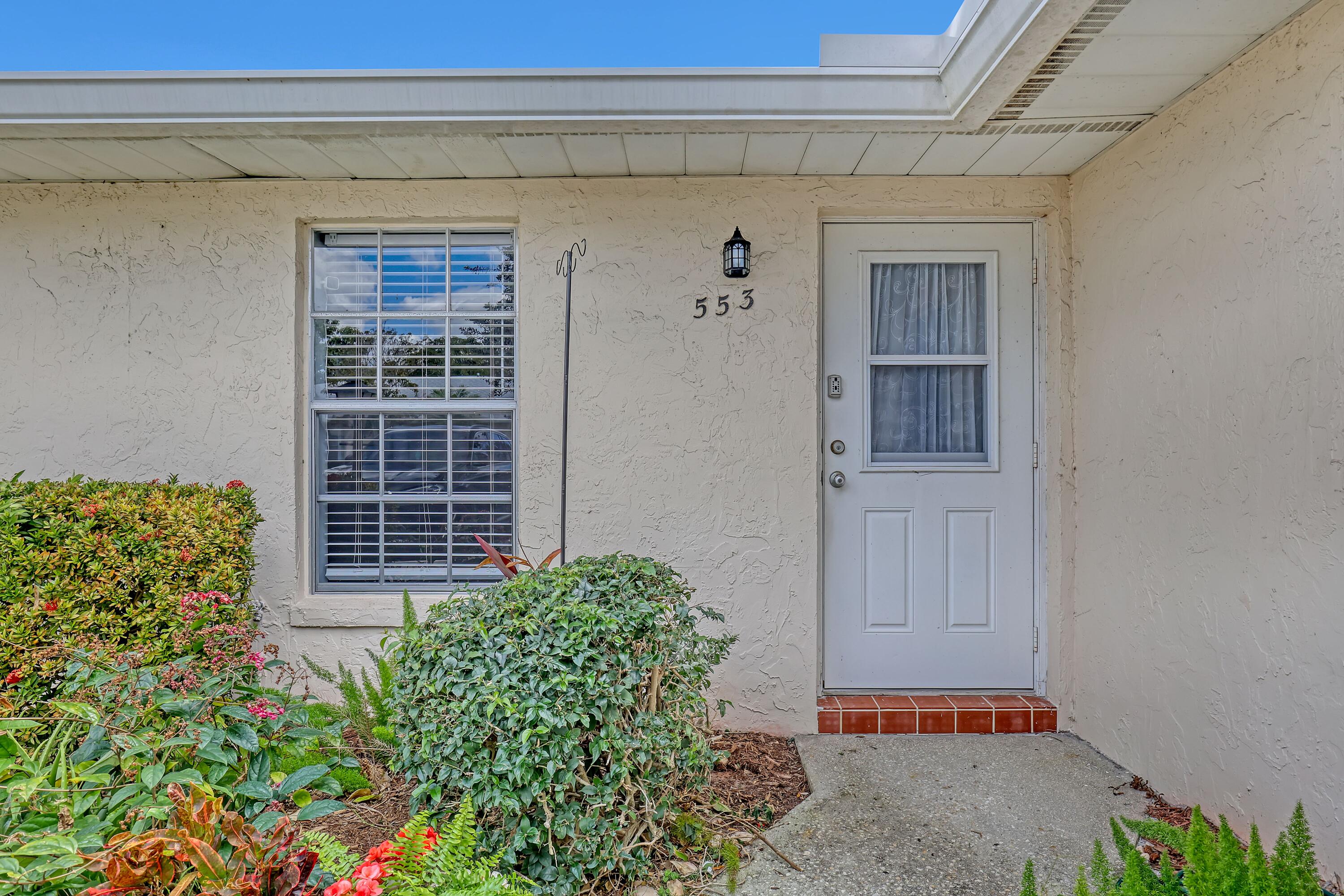 Foto de propiedad en 553 Covered Bridge Boulevard, Lake Worth, FL 33467 Lake Worth con MLS# 