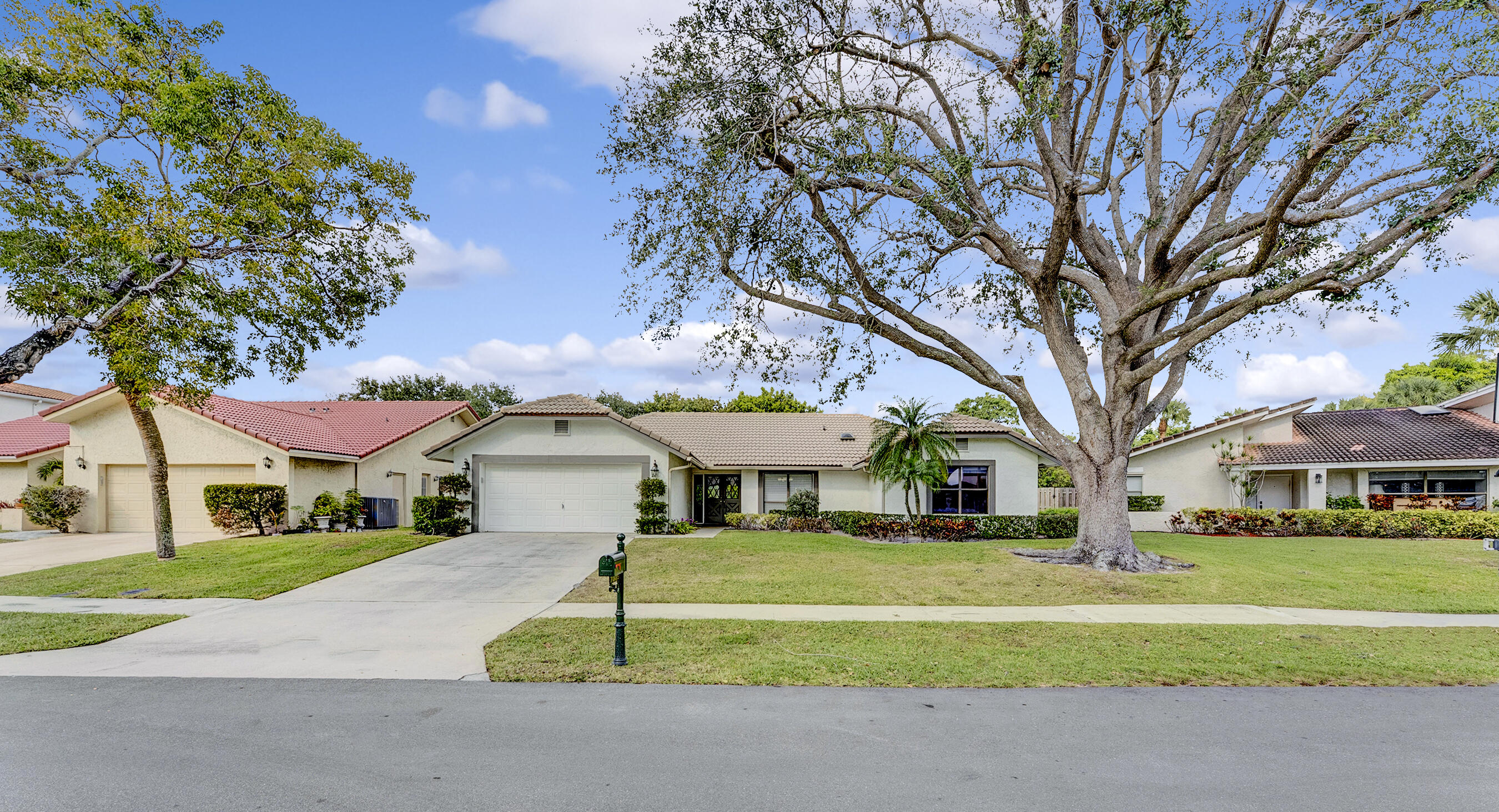Foto de propiedad en 7379 London Lane, Boca Raton, FL 33433 Boca Raton con MLS# 