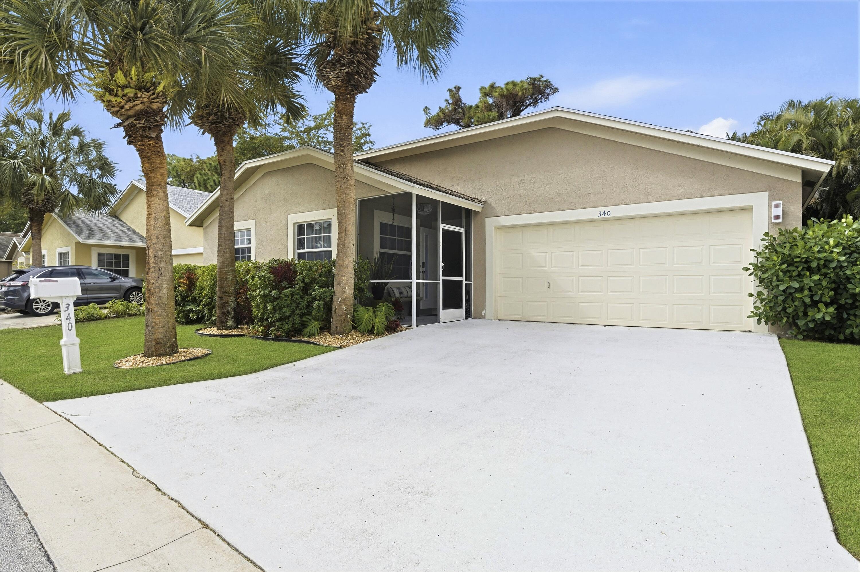 Foto de propiedad en 340 Hammocks Trail, Greenacres, FL 33413 Greenacres con MLS# 