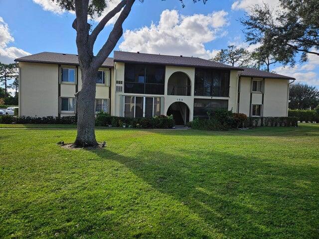 Foto de propiedad en 105 Lake Pine Circle B-2, Greenacres, FL 33463 Greenacres con MLS# 