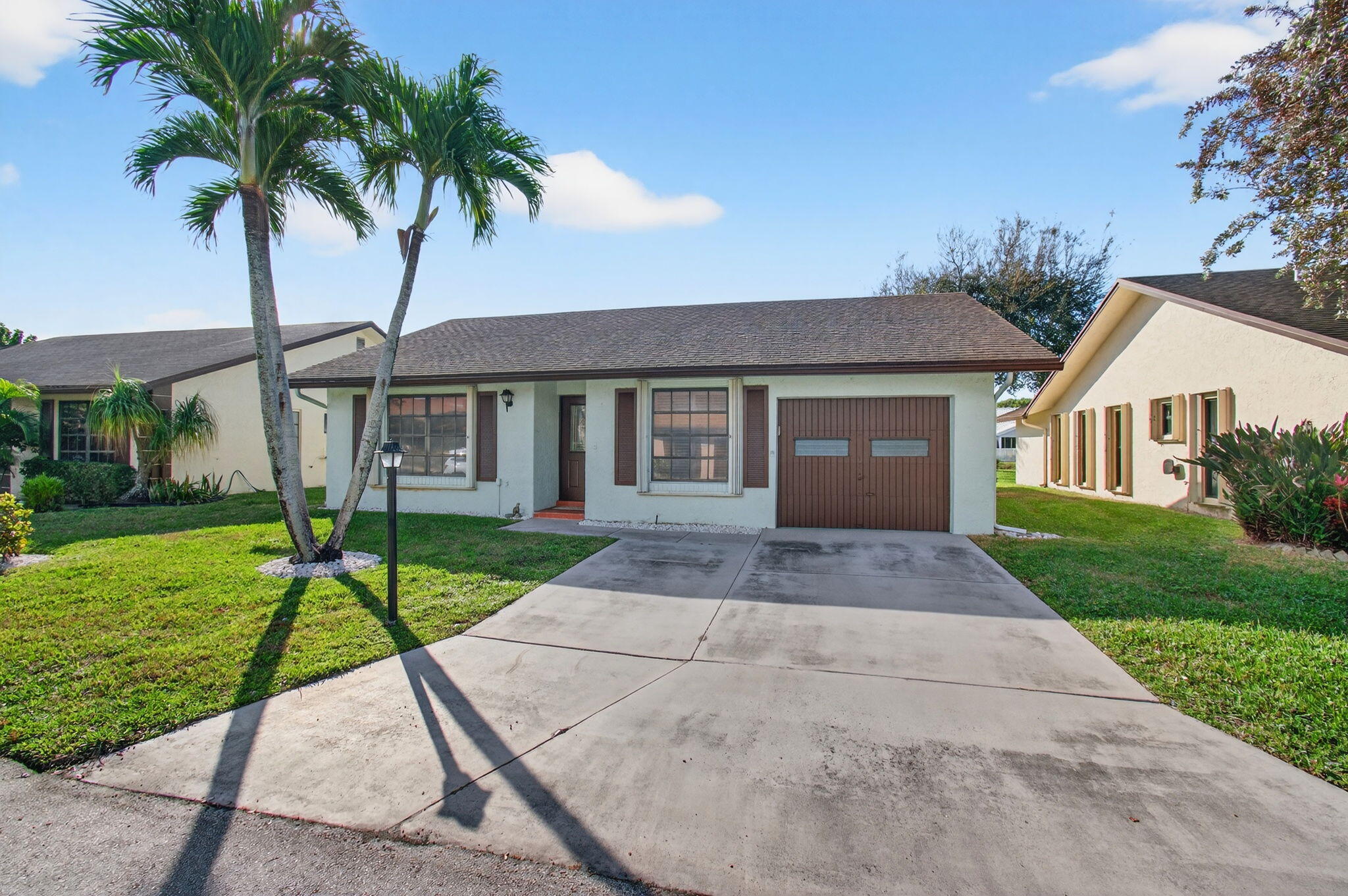 Foto de propiedad en 6271 Tall Cypress Circle, Greenacres, FL 33463 Greenacres con MLS# 