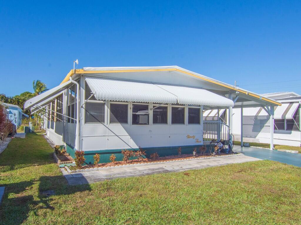 Foto de propiedad en 4800 SE Federal Highway #93, Stuart, FL 34997 Stuart con MLS# 