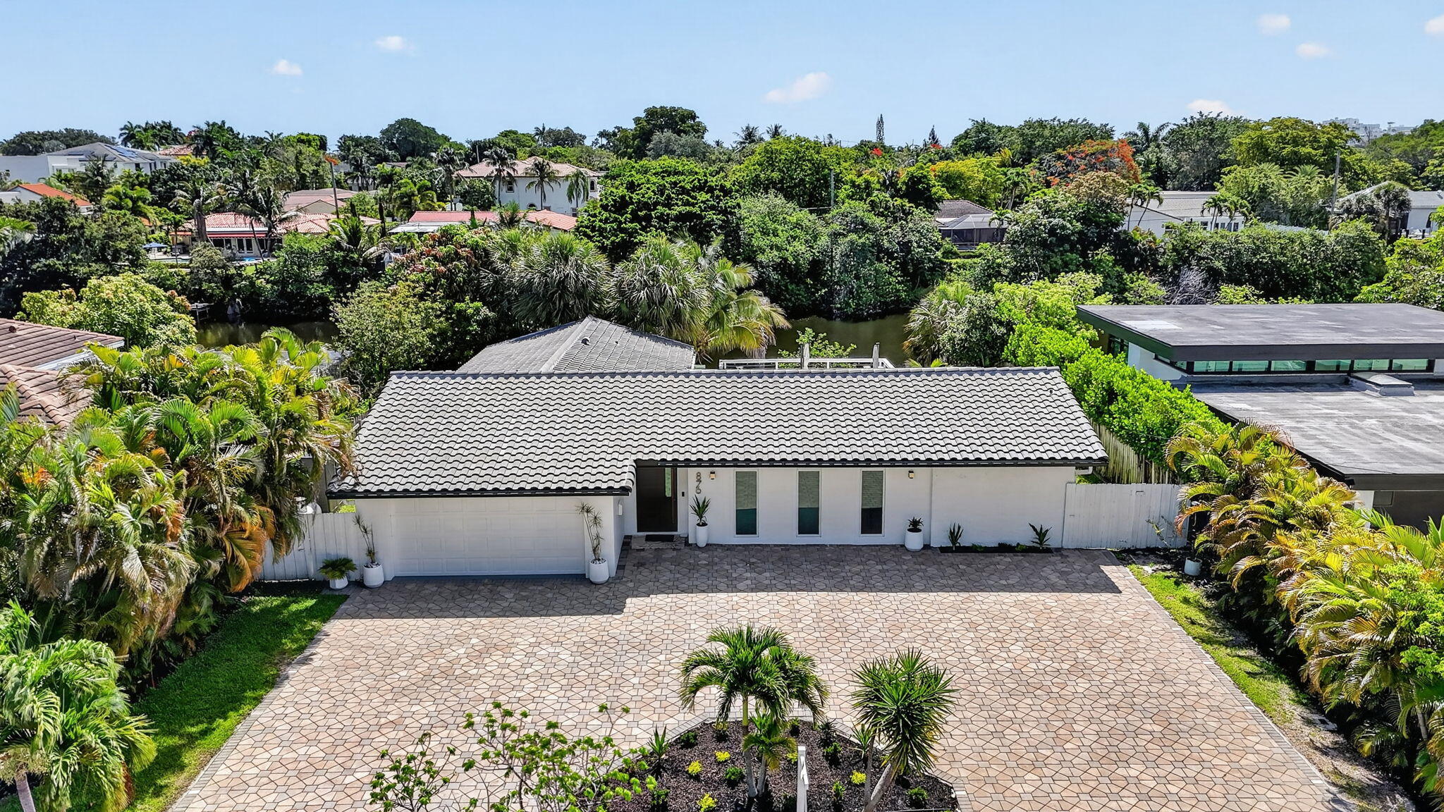 Foto de propiedad en 876 NW 6th Avenue, Boca Raton, FL 33432 Boca Raton con MLS# 