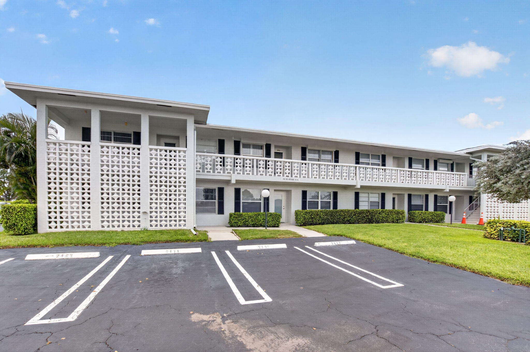 Foto de propiedad en 2401 Del Aire Boulevard 101, Delray Beach, FL 33445 Delray Beach con MLS# 