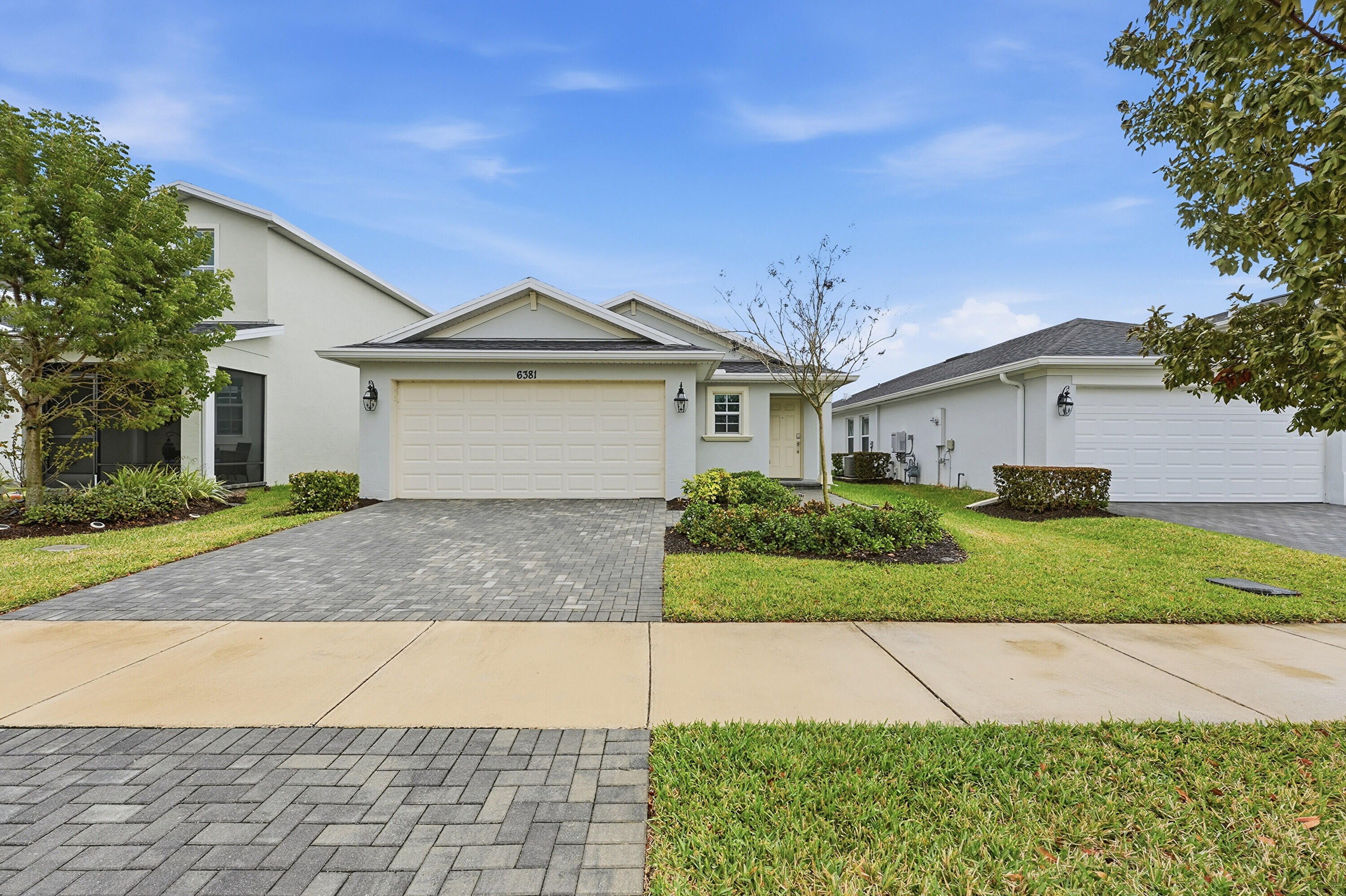 Foto de propiedad en 6381 NW Leafmore Lane, Port St. Lucie, FL 34987 Port St. Lucie con MLS# 