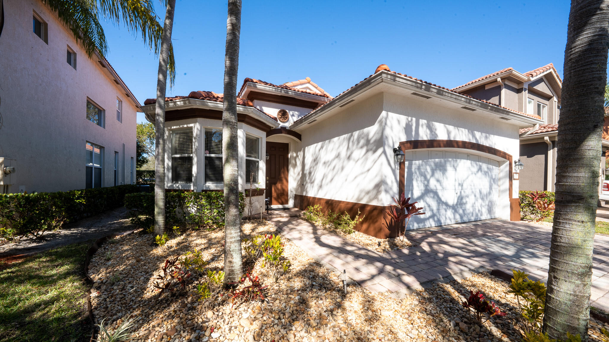 Foto de propiedad en 1107 Center Stone Lane, Riviera Beach, FL 33404 Riviera Beach con MLS# 