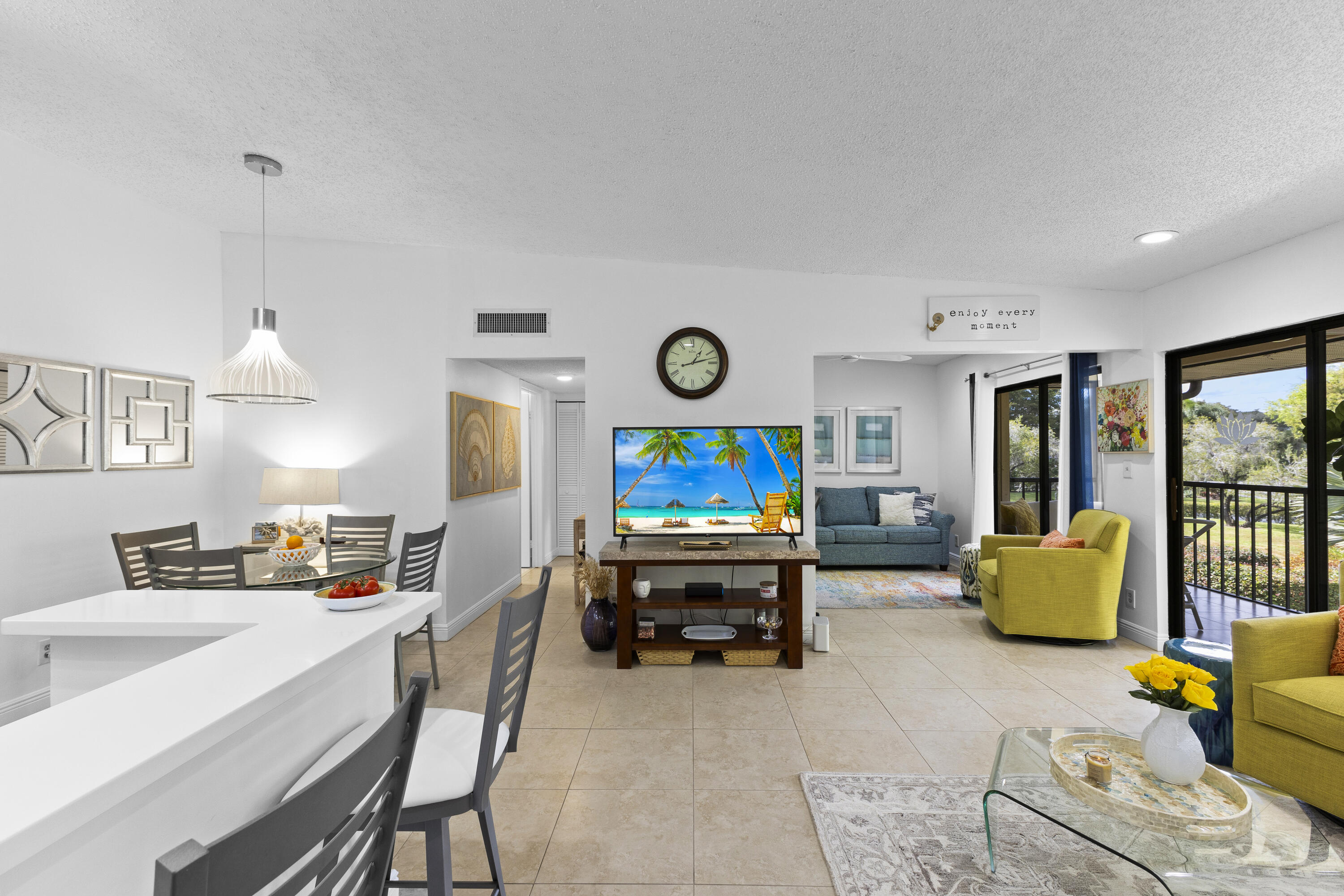 Foto de propiedad en 15492 Lakes Of Delray Boulevard 203, Delray Beach, FL 33484 Delray Beach con MLS# 