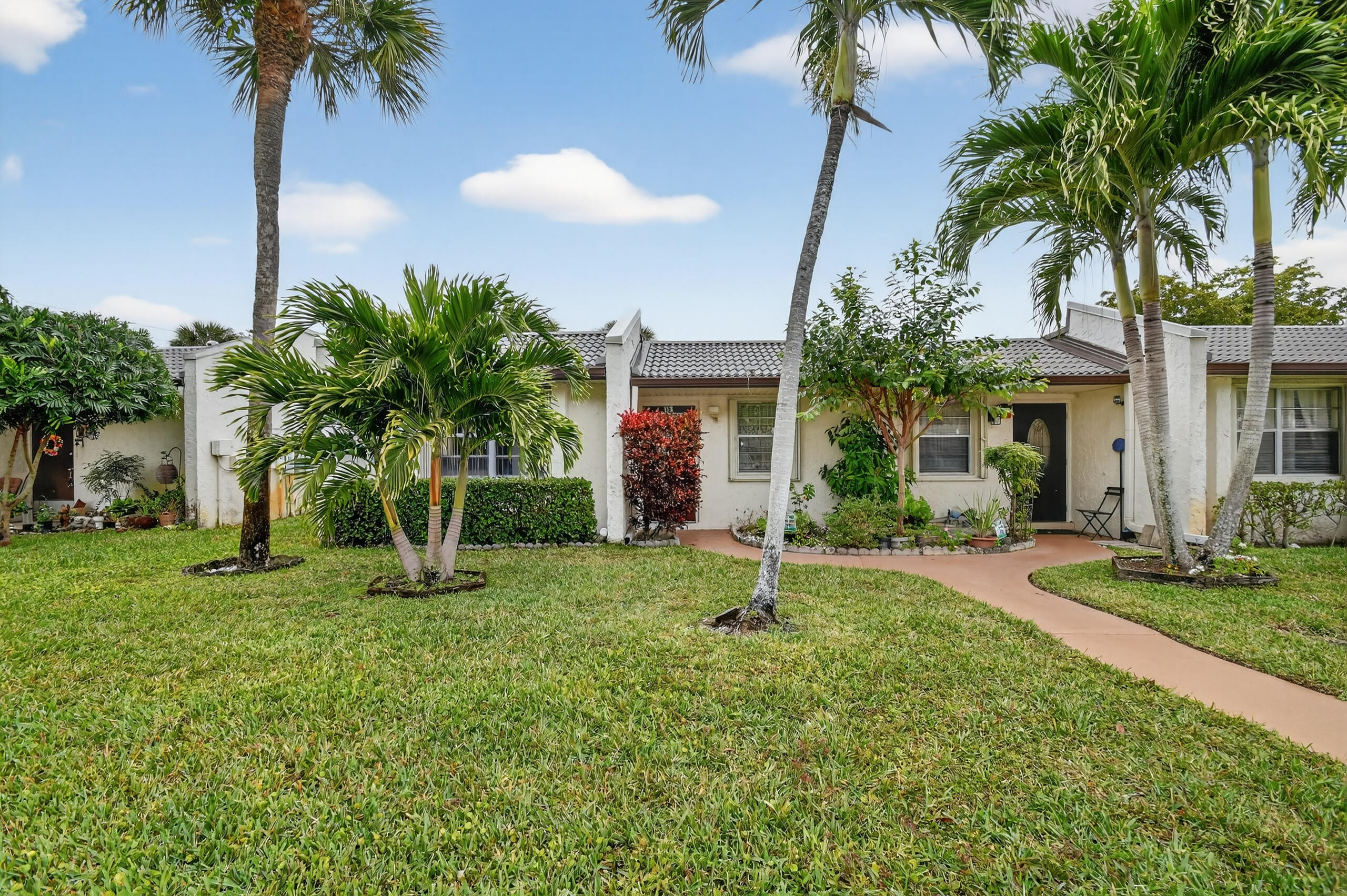 Foto de propiedad en 113 Lake Olive Drive 113, West Palm Beach, FL 33411 West Palm Beach con MLS# 