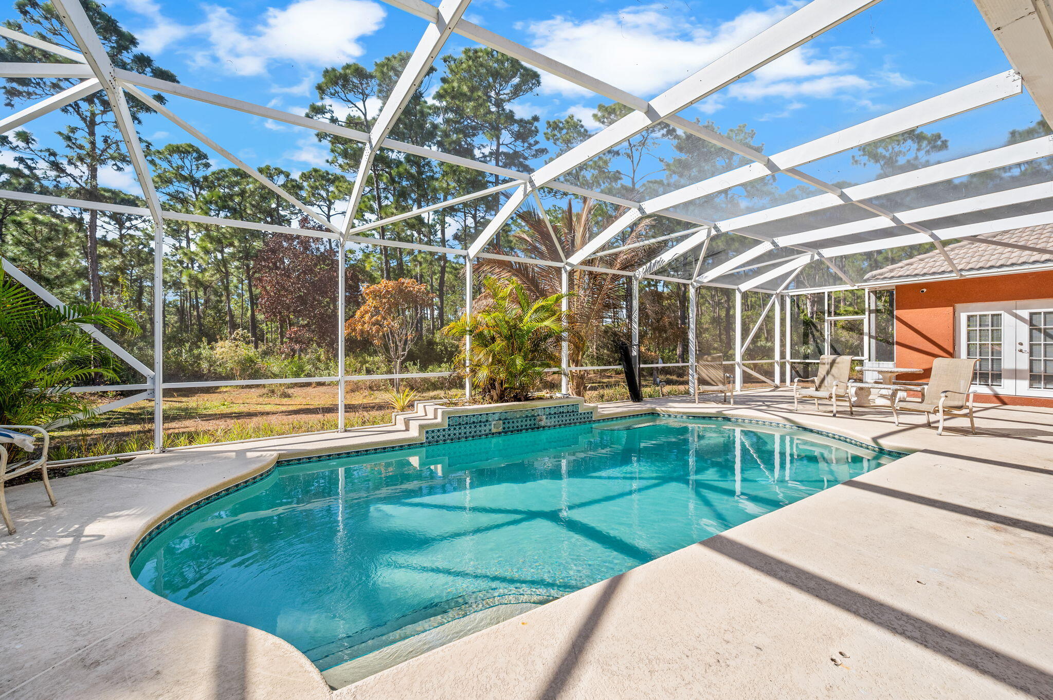Foto de propiedad en 5305 Southwind Trail, Fort Pierce, FL 34951 Fort Pierce con MLS# 