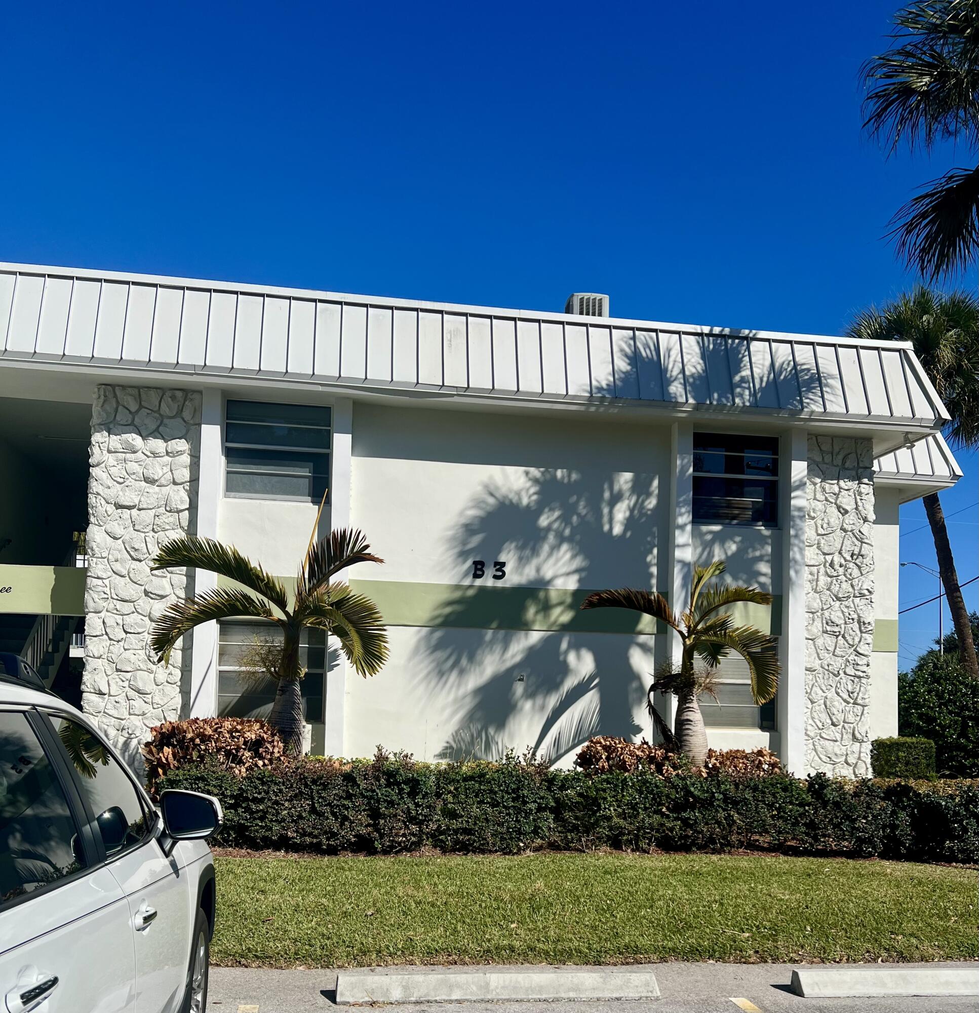 Foto de propiedad en 2302 Sunrise Boulevard 3-201, Fort Pierce, FL 34982 Fort Pierce con MLS# 