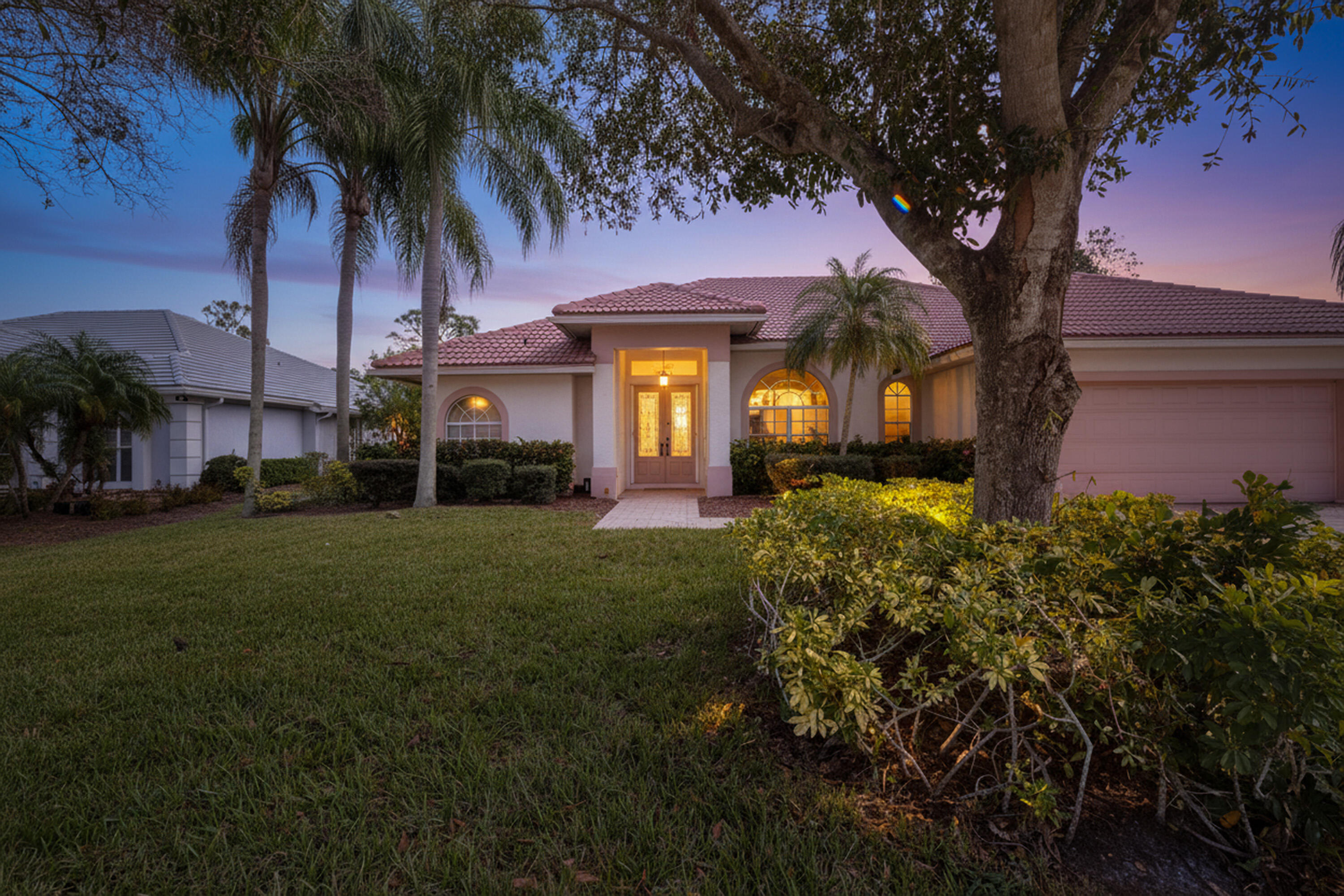 Foto de propiedad en 1507 SW Mockingbird Circle, Port St. Lucie, FL 34986 Port St. Lucie con MLS# 