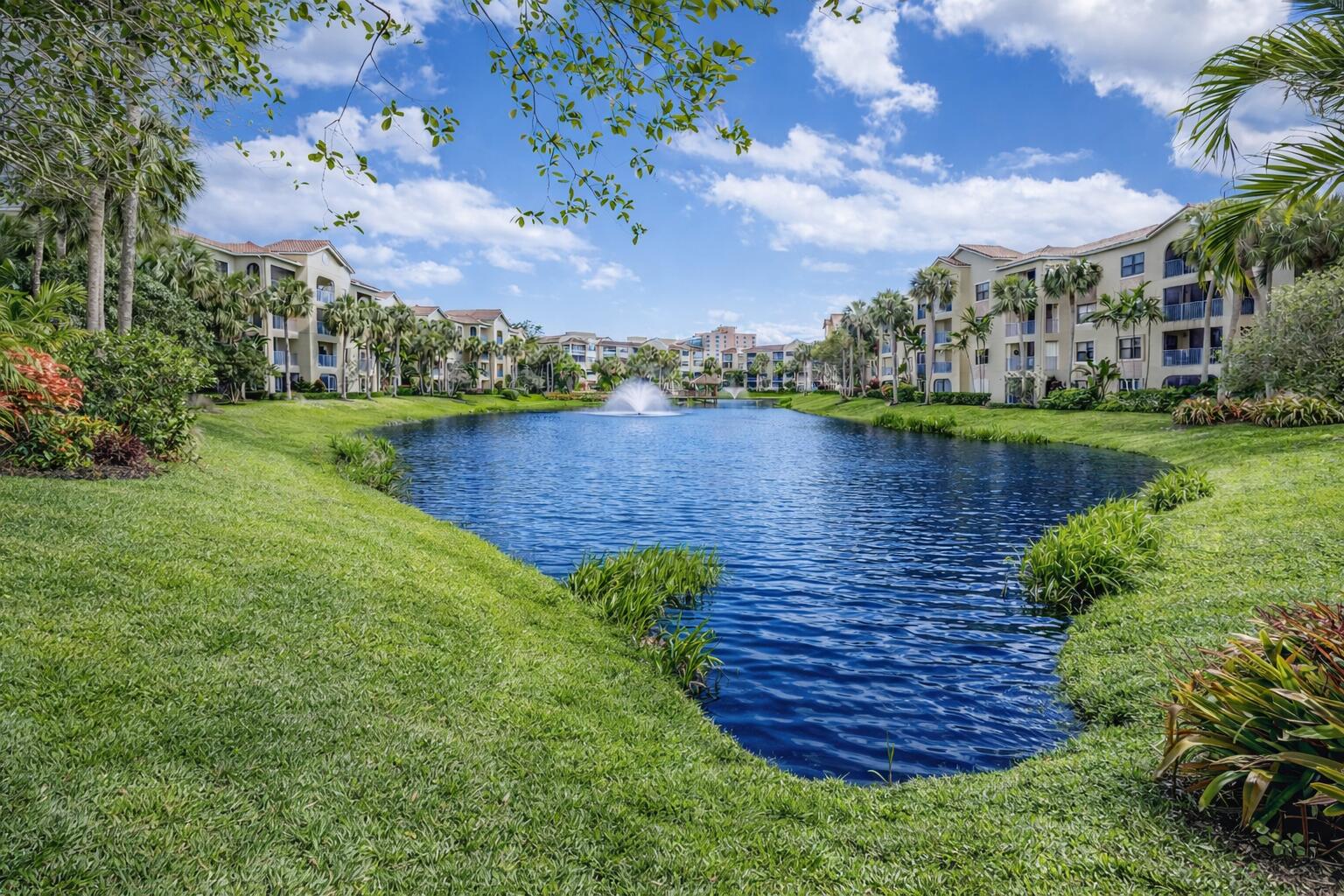 Foto de propiedad en 200 Uno Lago Drive 105, Juno Beach, FL 33408 Juno Beach con MLS# 